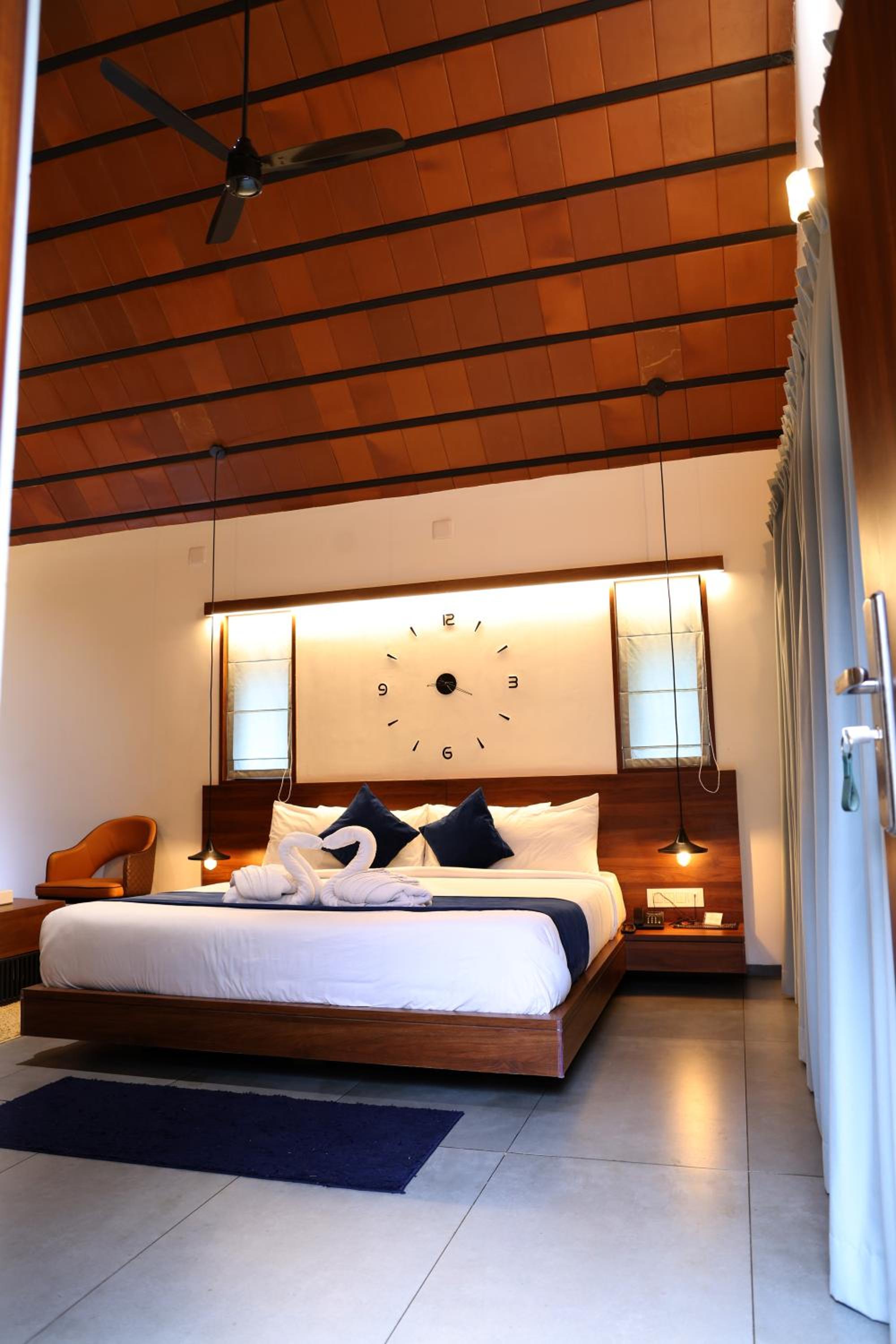 Superior Suite - Photo 13