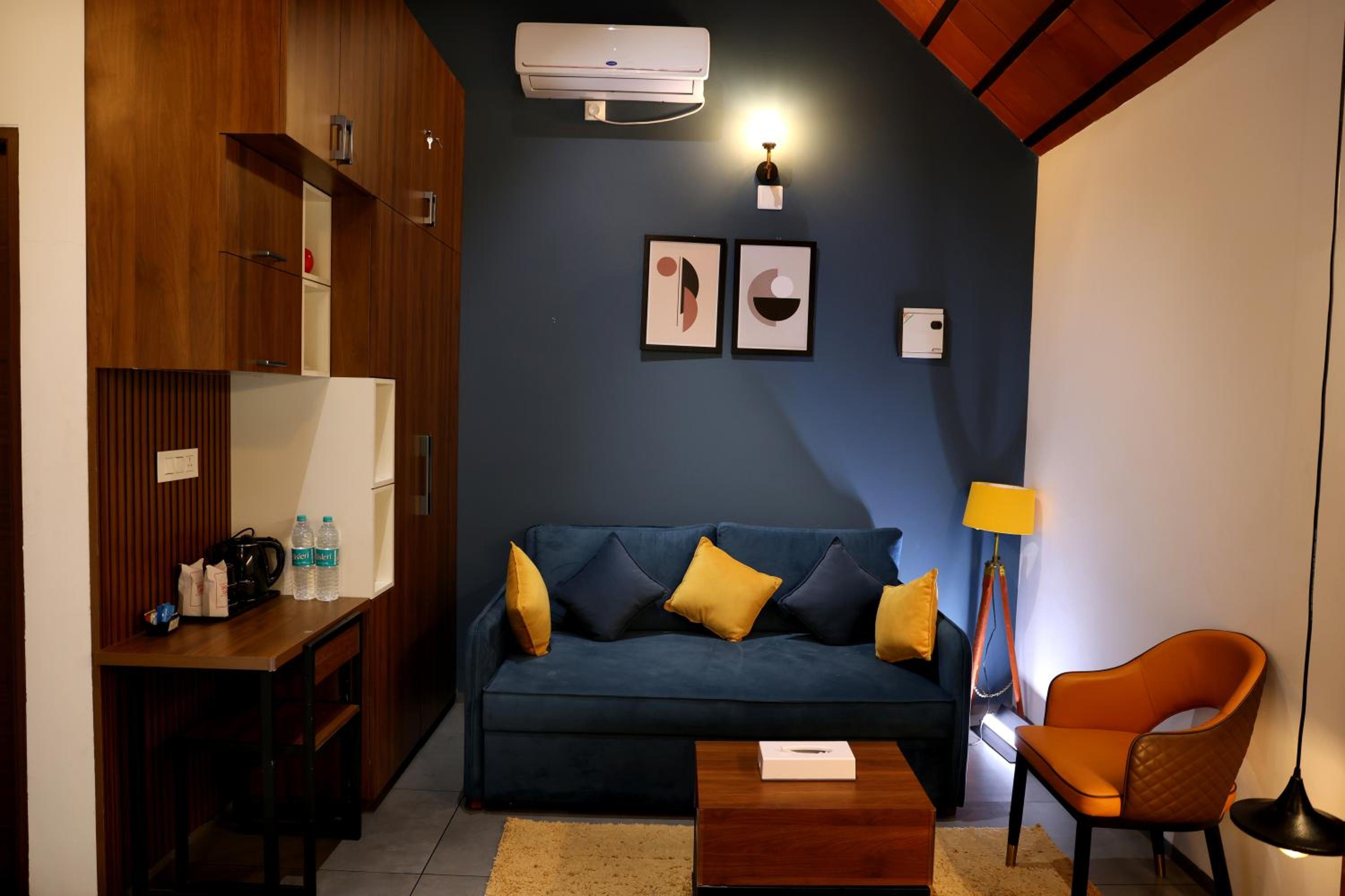 Superior Suite - Photo 11