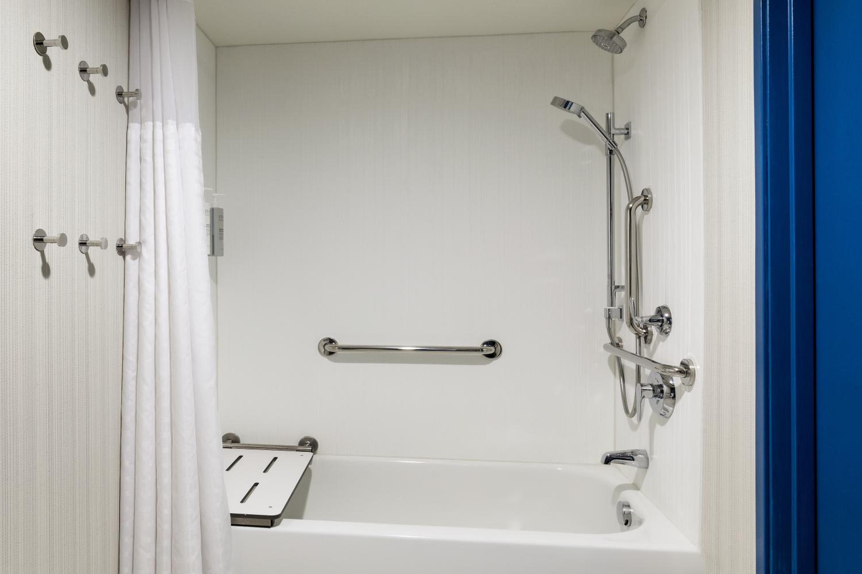 King Room with Mobility Accessible Tub - Photo 5