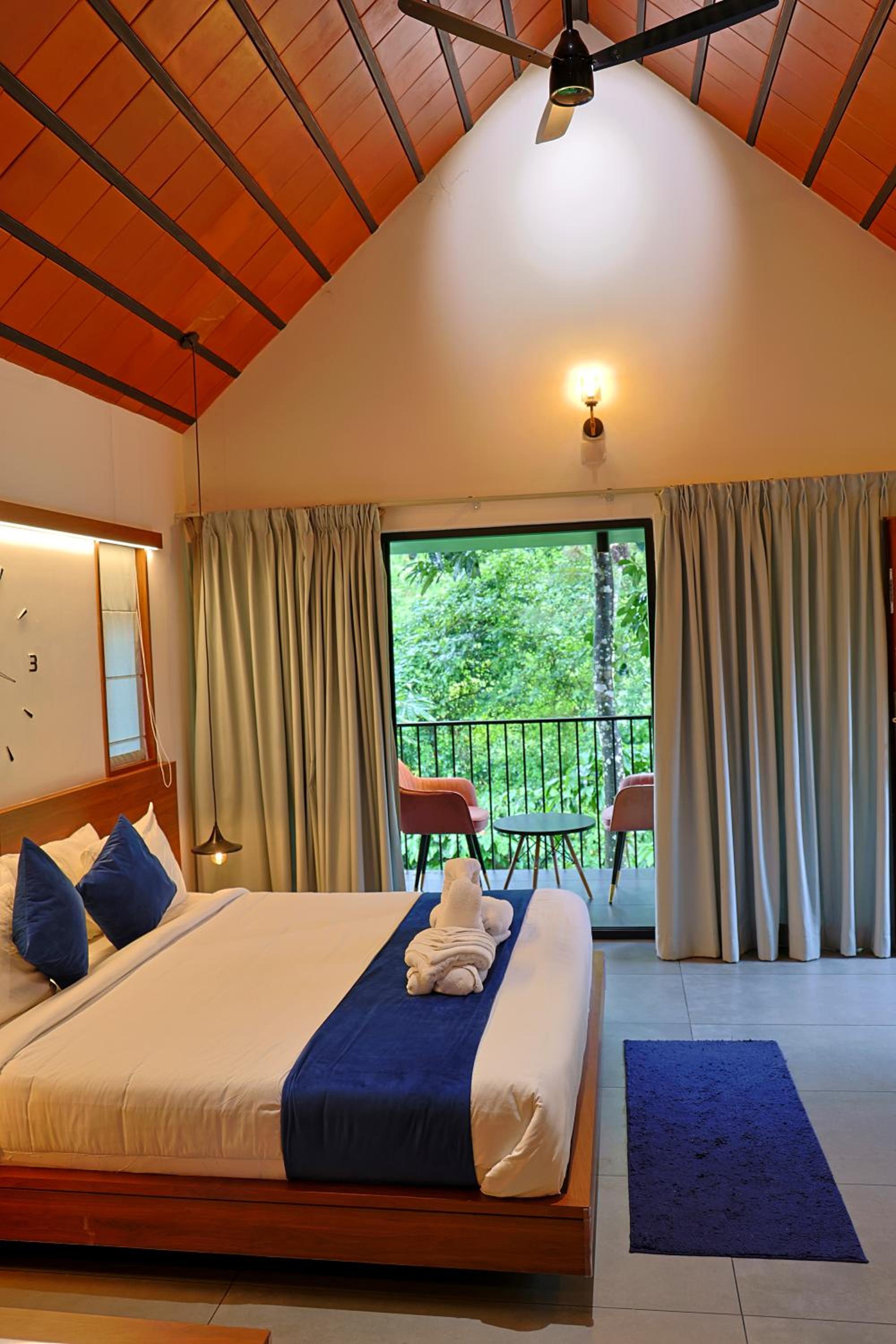 Superior Suite - Photo 8