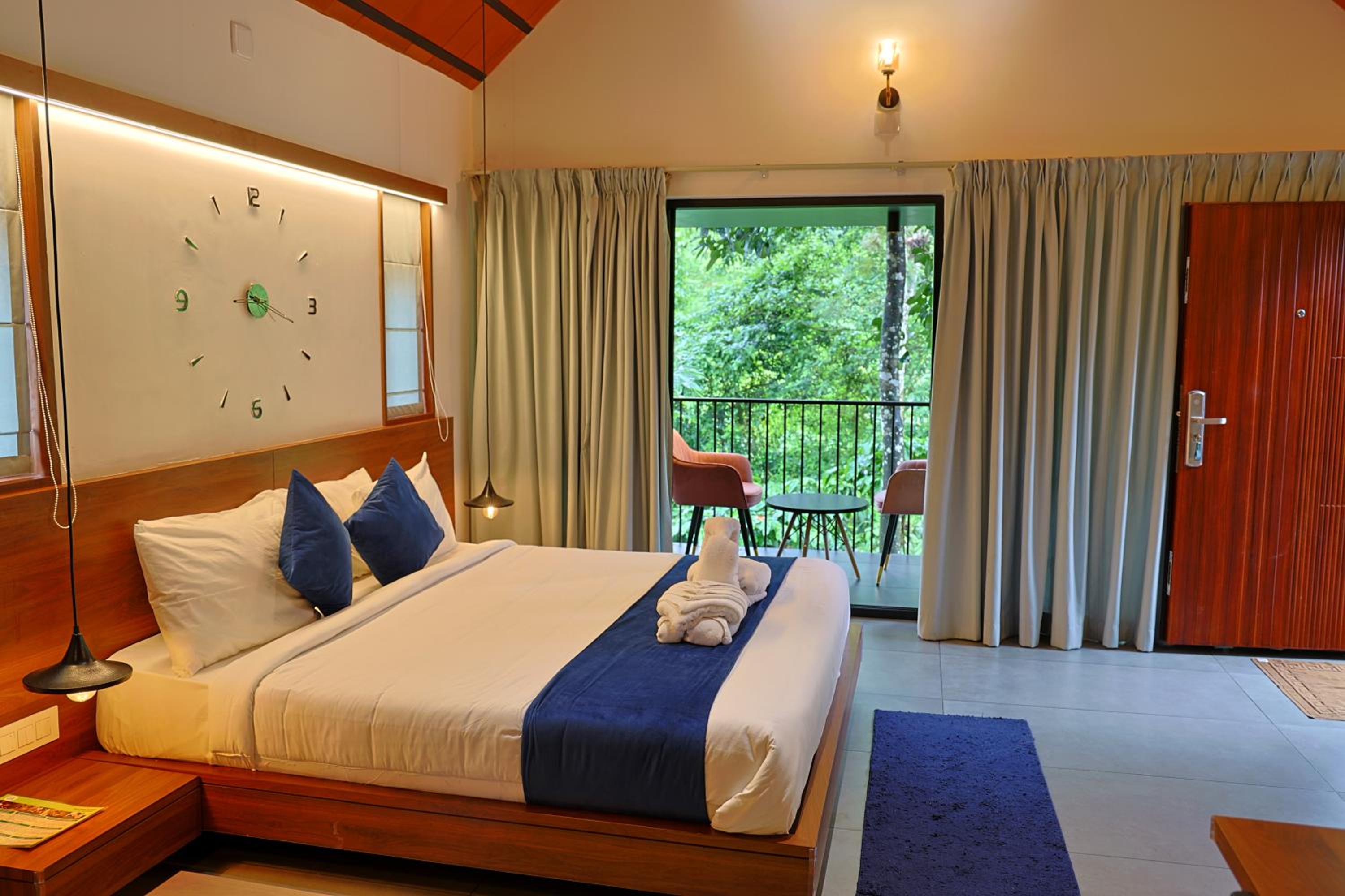 Superior Suite - Photo 7