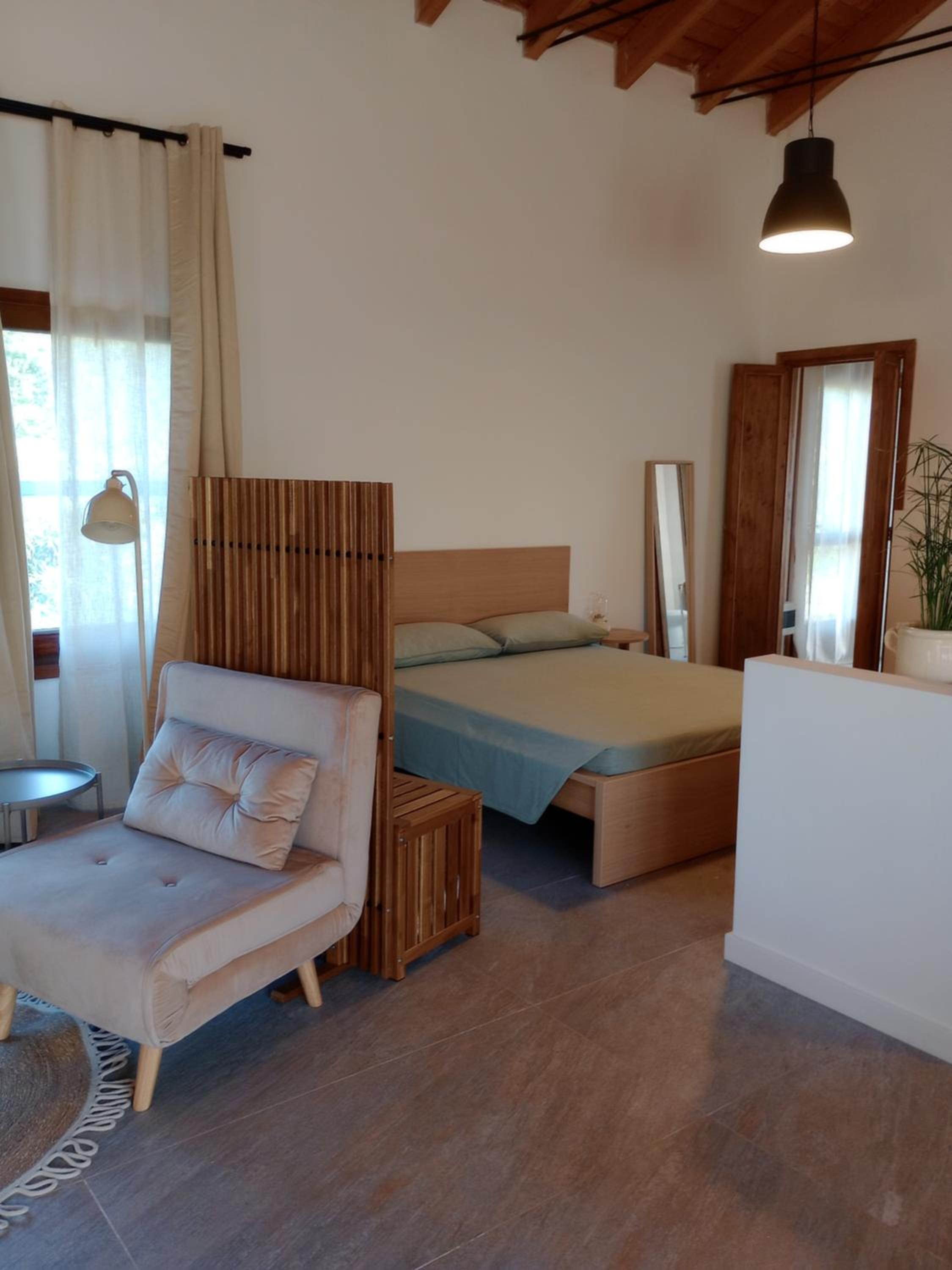 Deluxe Double Room (2 Adults + 1 Child) photo 1