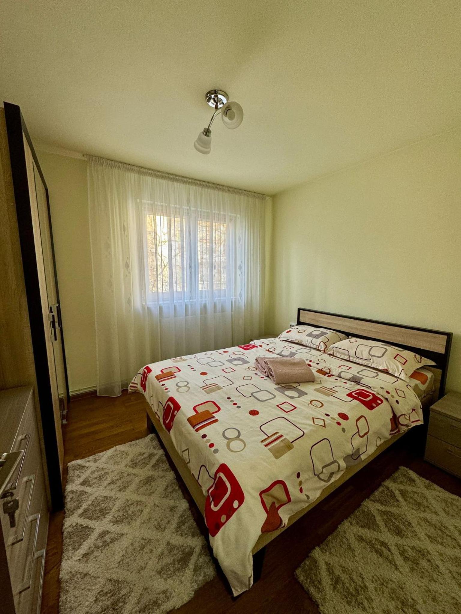 One-Bedroom Apartment photo 1