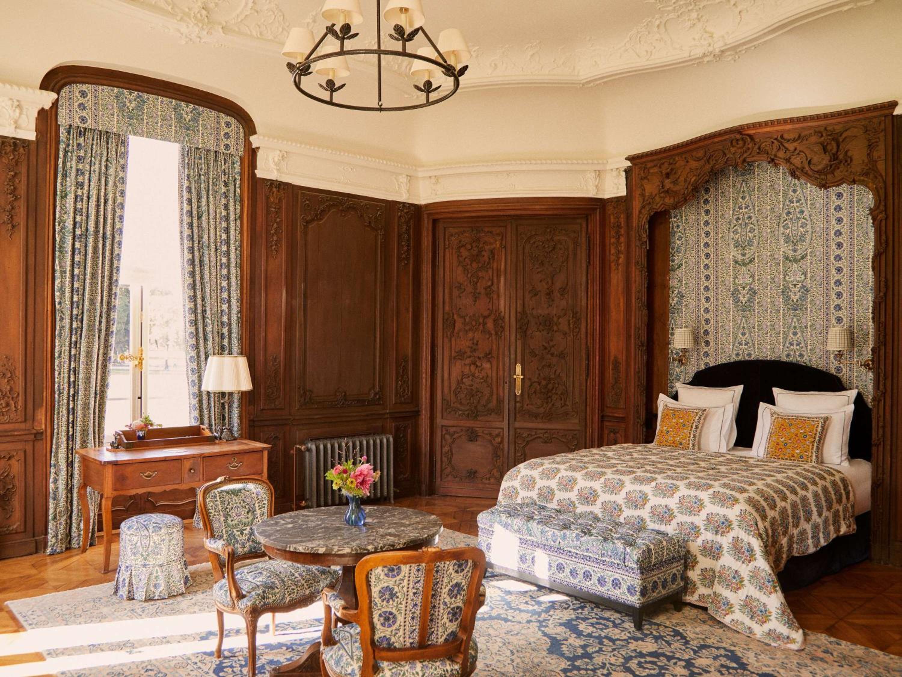 L’ABBAYE – SUITE DE LA BARONNE, 1 King bed with Estate View, 1st floor photo 3