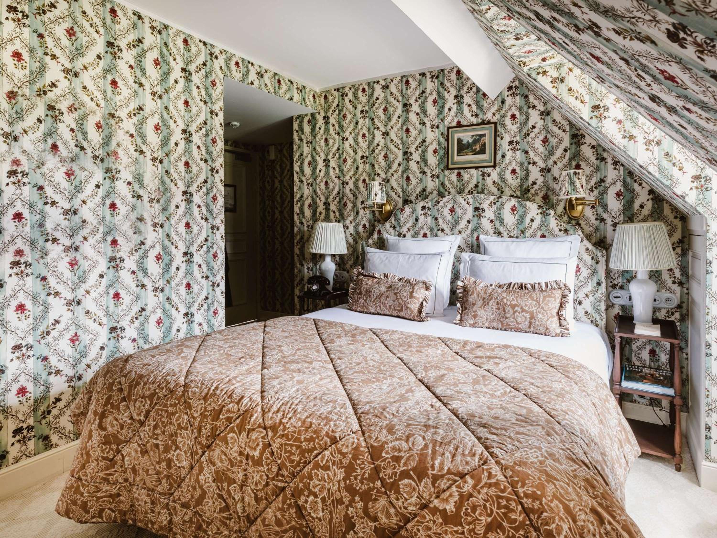 L’ABBAYE – SUPERIOR ROOM, 1 King bed