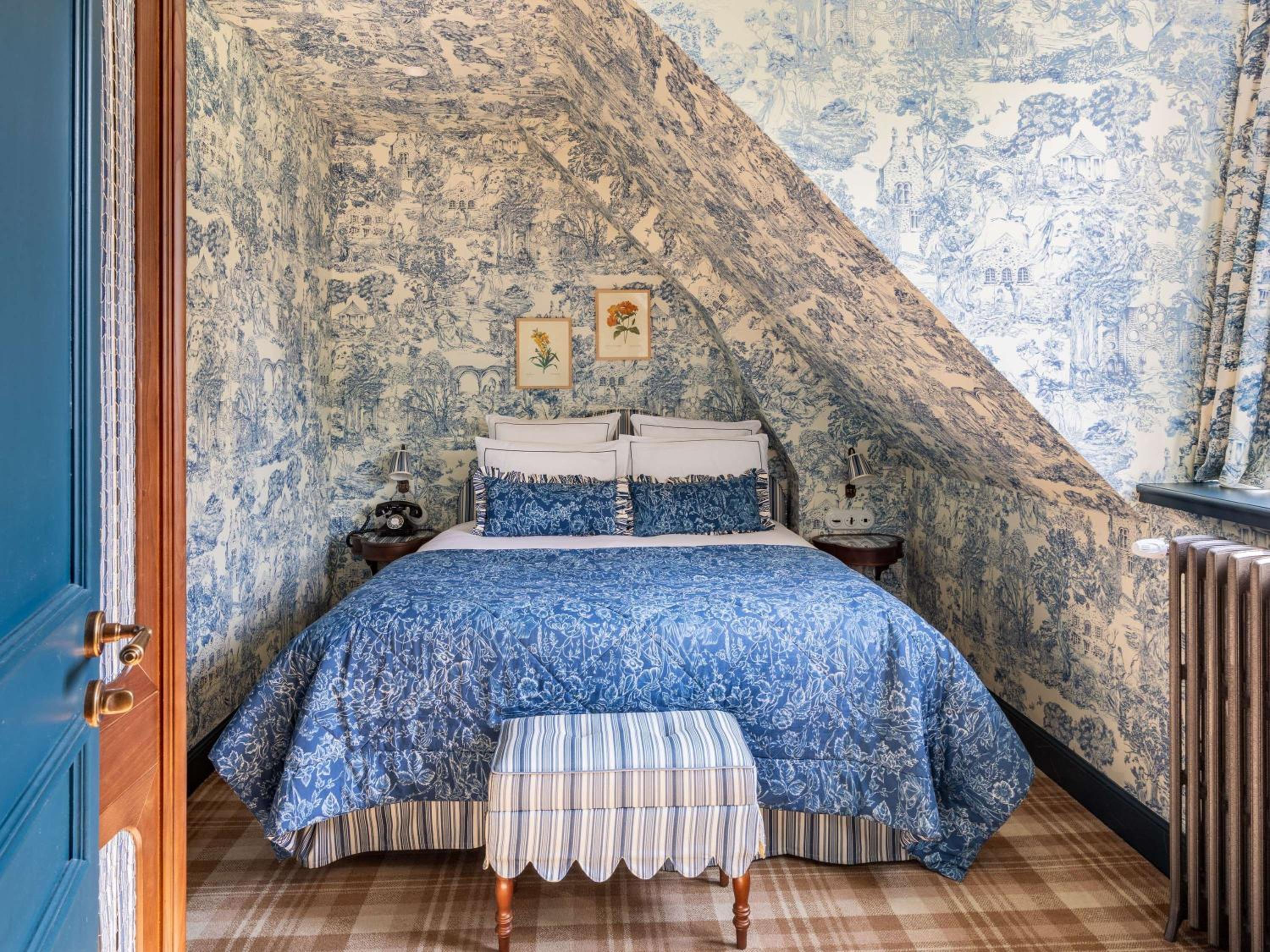 LES HARAS – TINY ROOM, 1 Queen bed, attic room - Photo 1