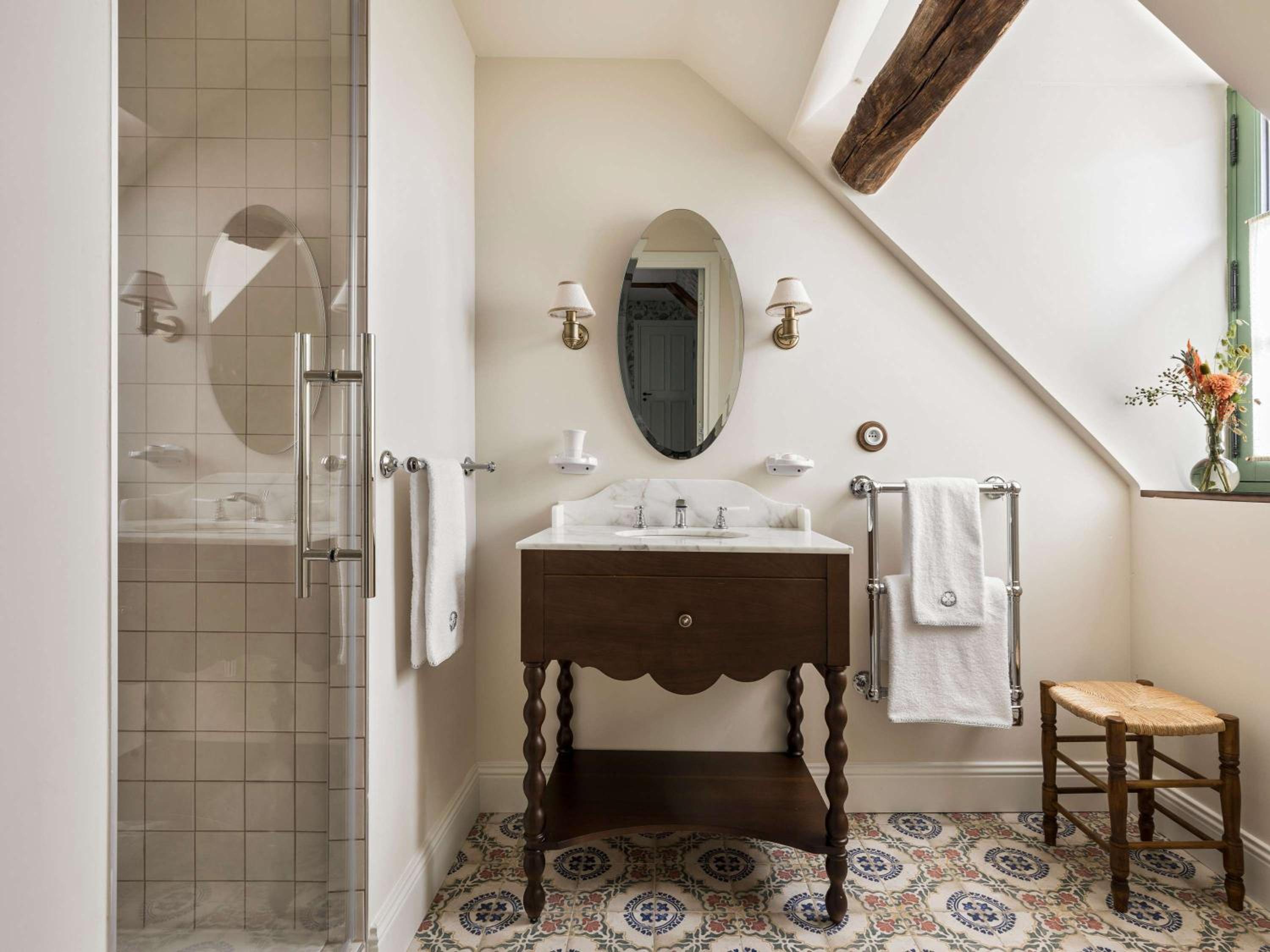 La Ferme – deluxe room, 1 king bed, 1 single bed