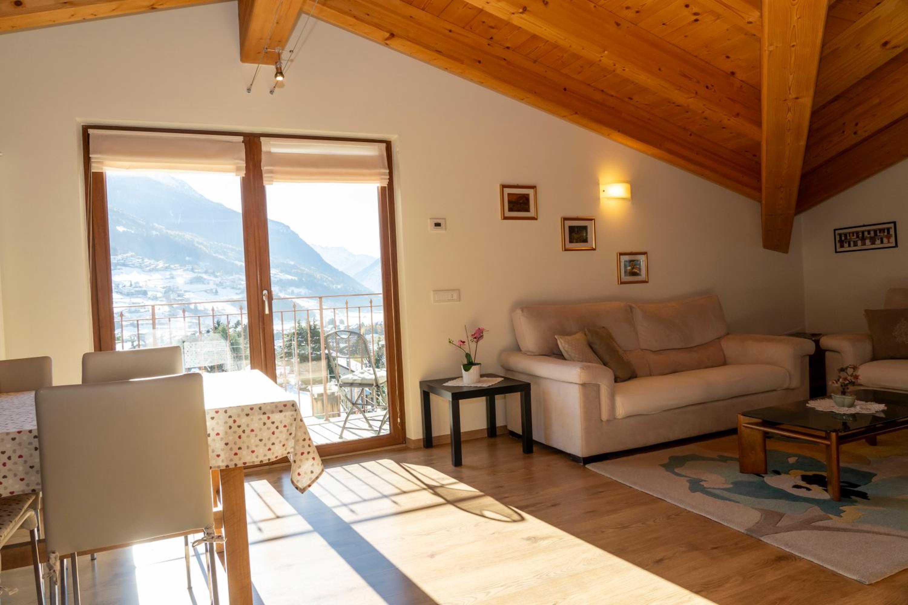Apartment with Mountain View photo 2