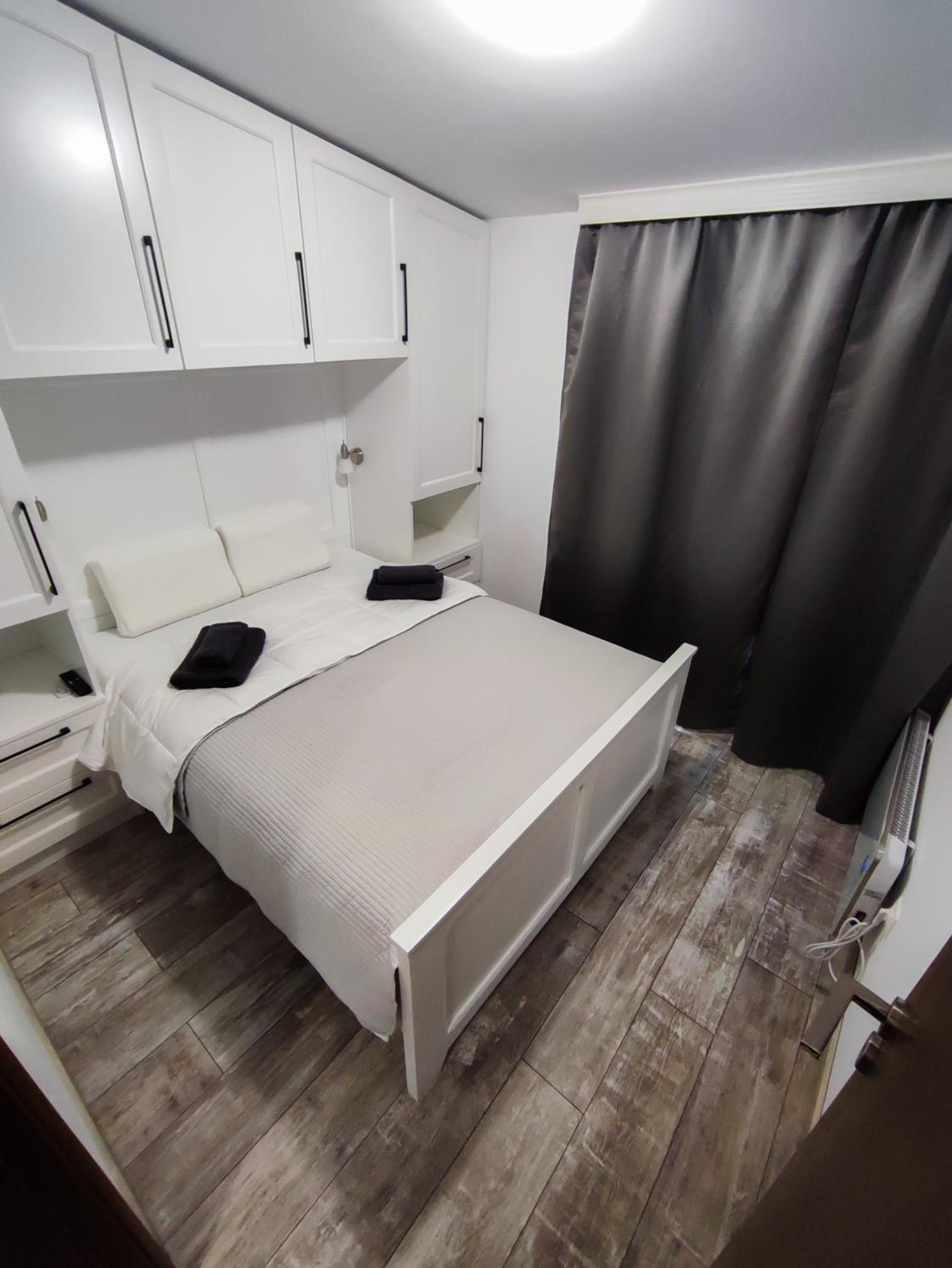 One-Bedroom Apartment with Terrace photo 1