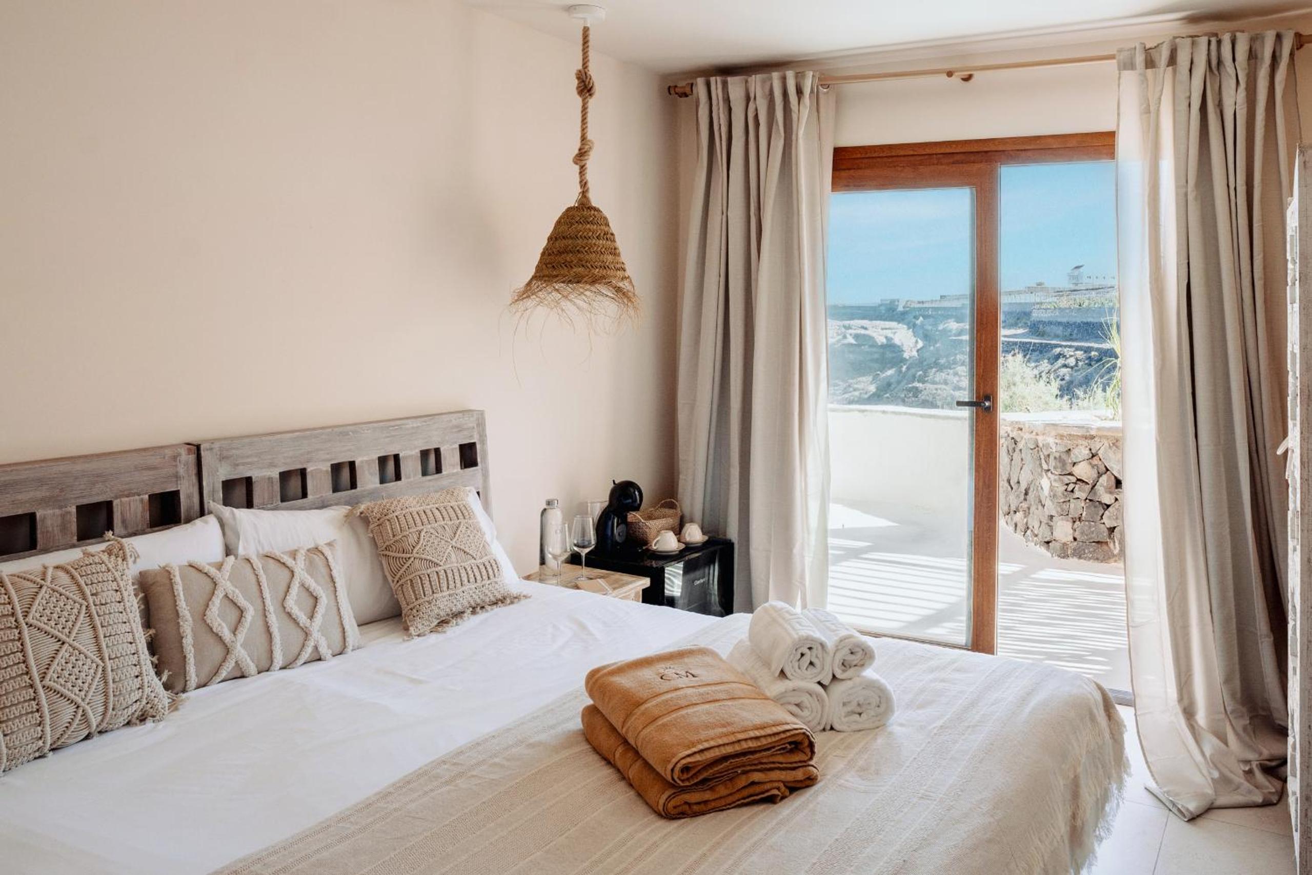 Budget Double Room - Photo 10