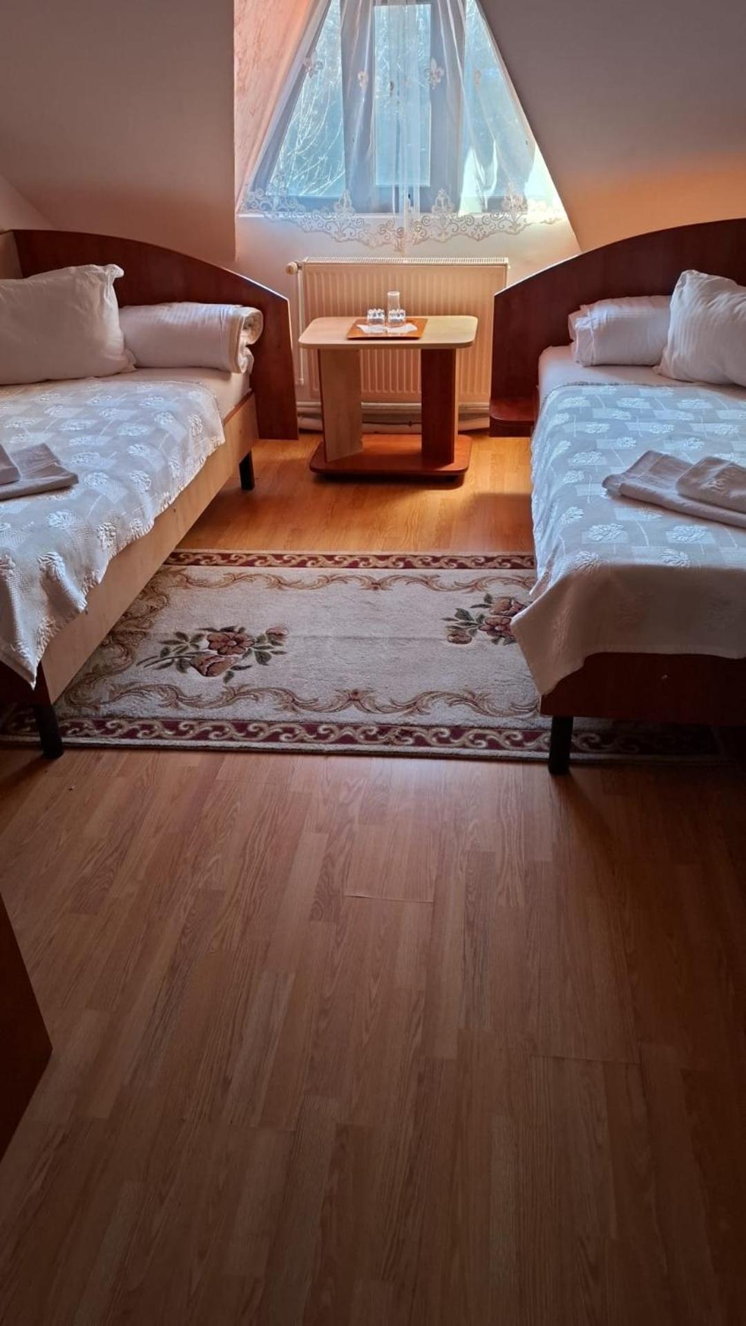 Double Room - Photo 5