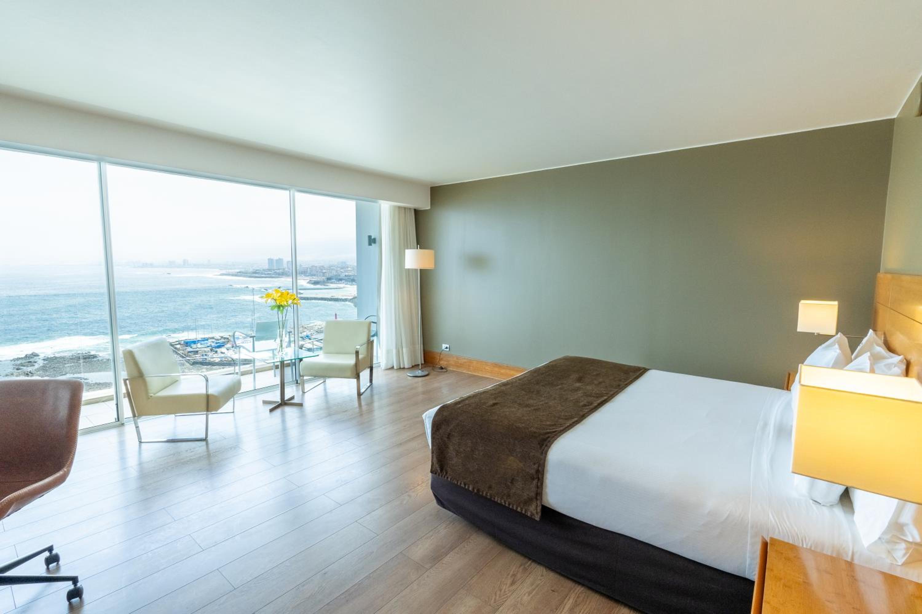 King Suite with Sea View photo 2