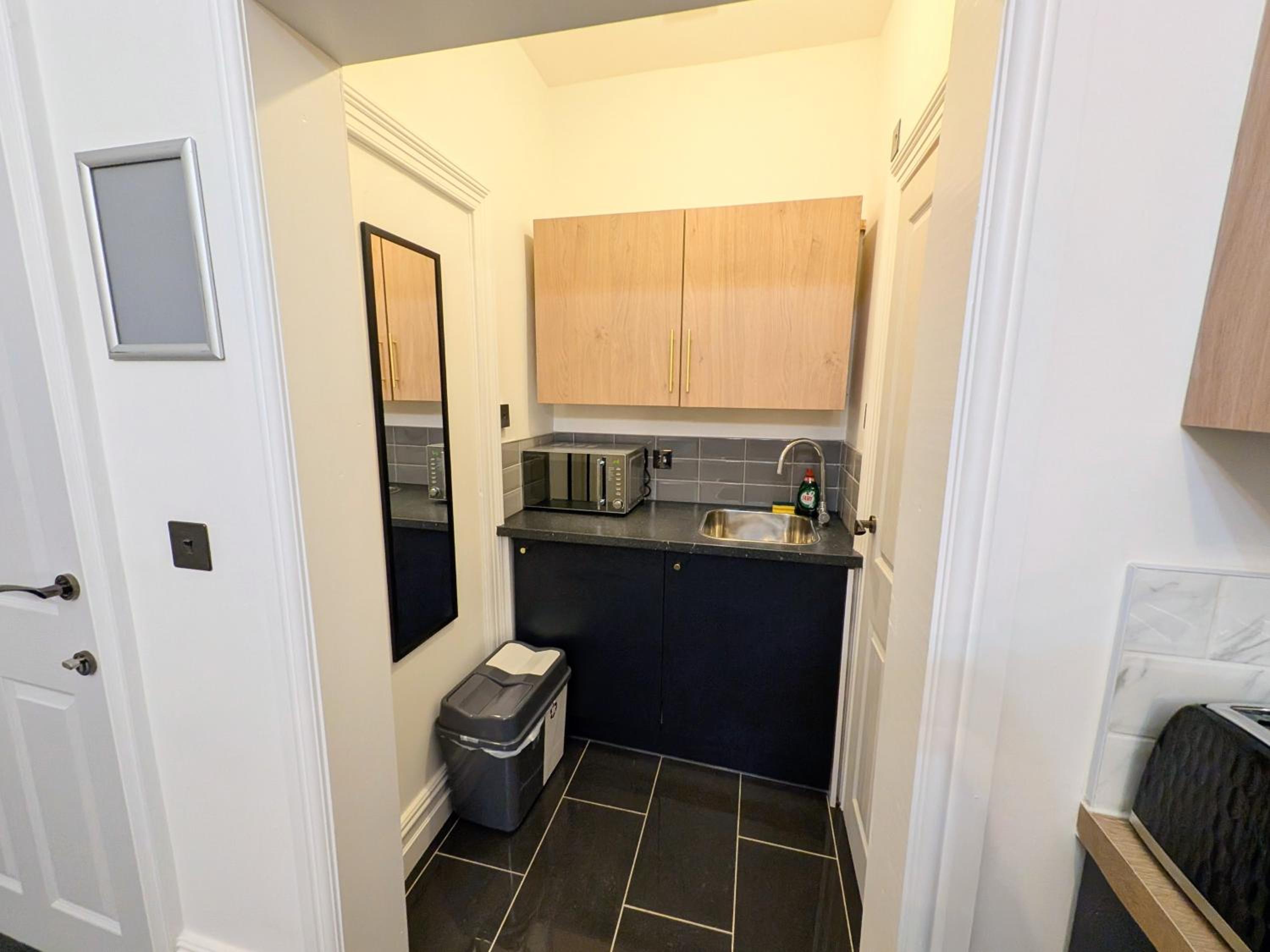 One-Bedroom Apartment - Non-Smoking photo 3