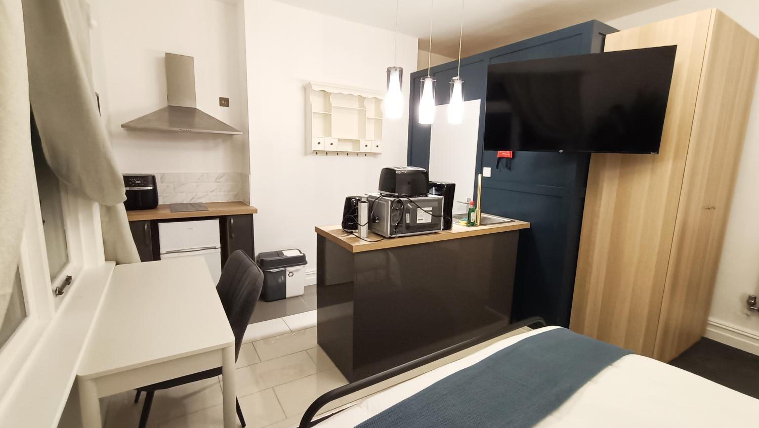 Studio Apartment with One Double Bed photo 2