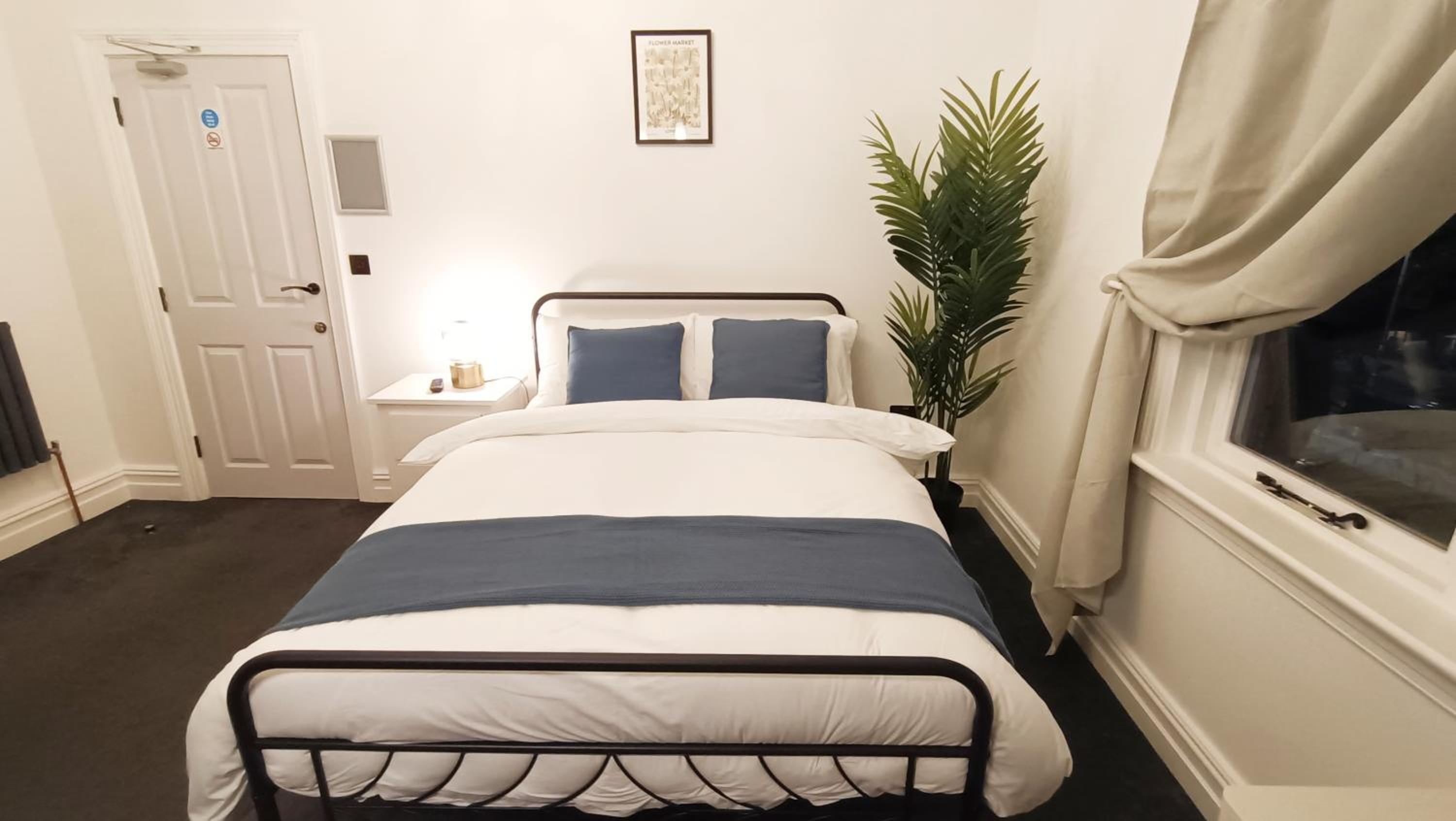 Studio Apartment with One Double Bed photo 3