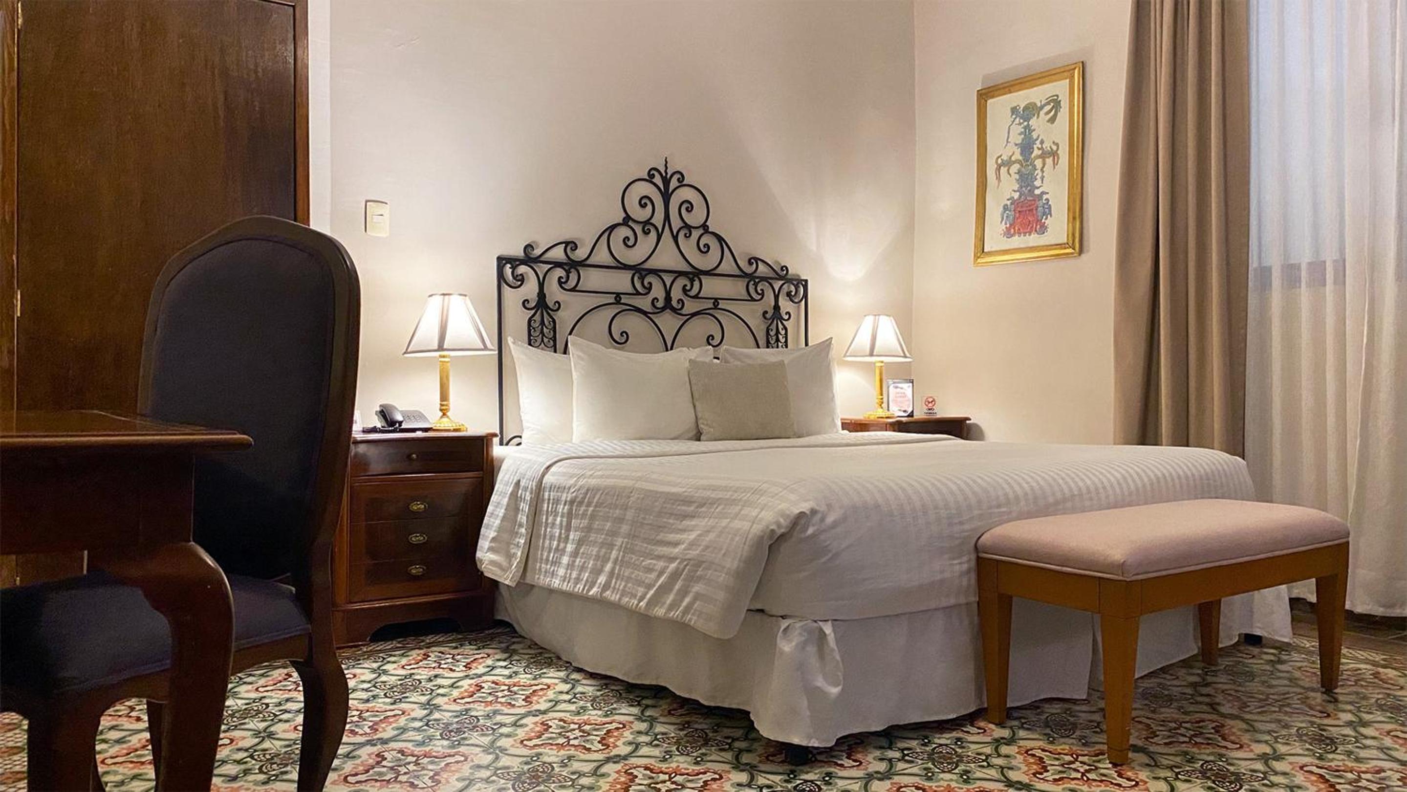 Deluxe King Studio - Photo 1