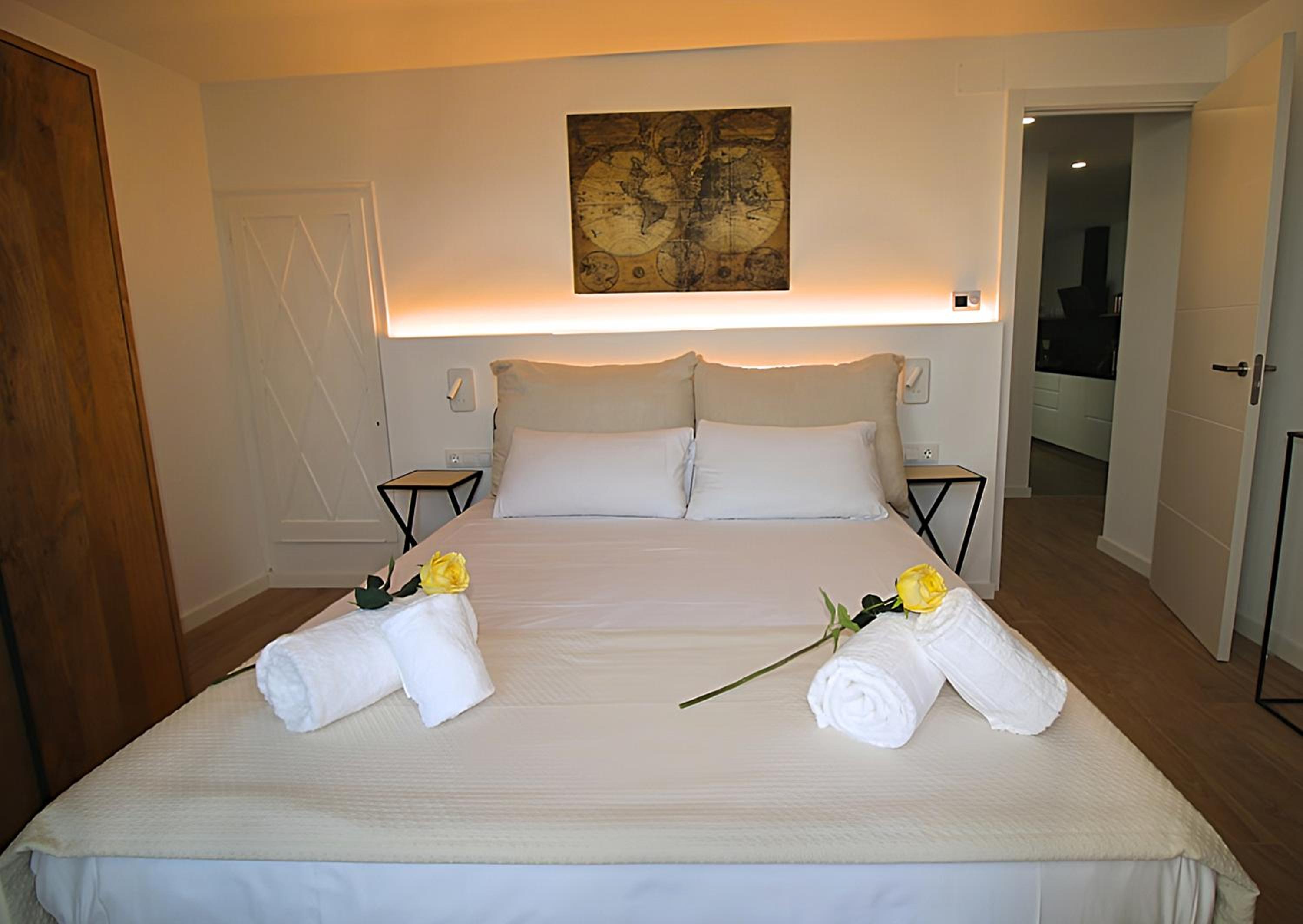 Apartamento de lujo de dos habitaciones con balcón