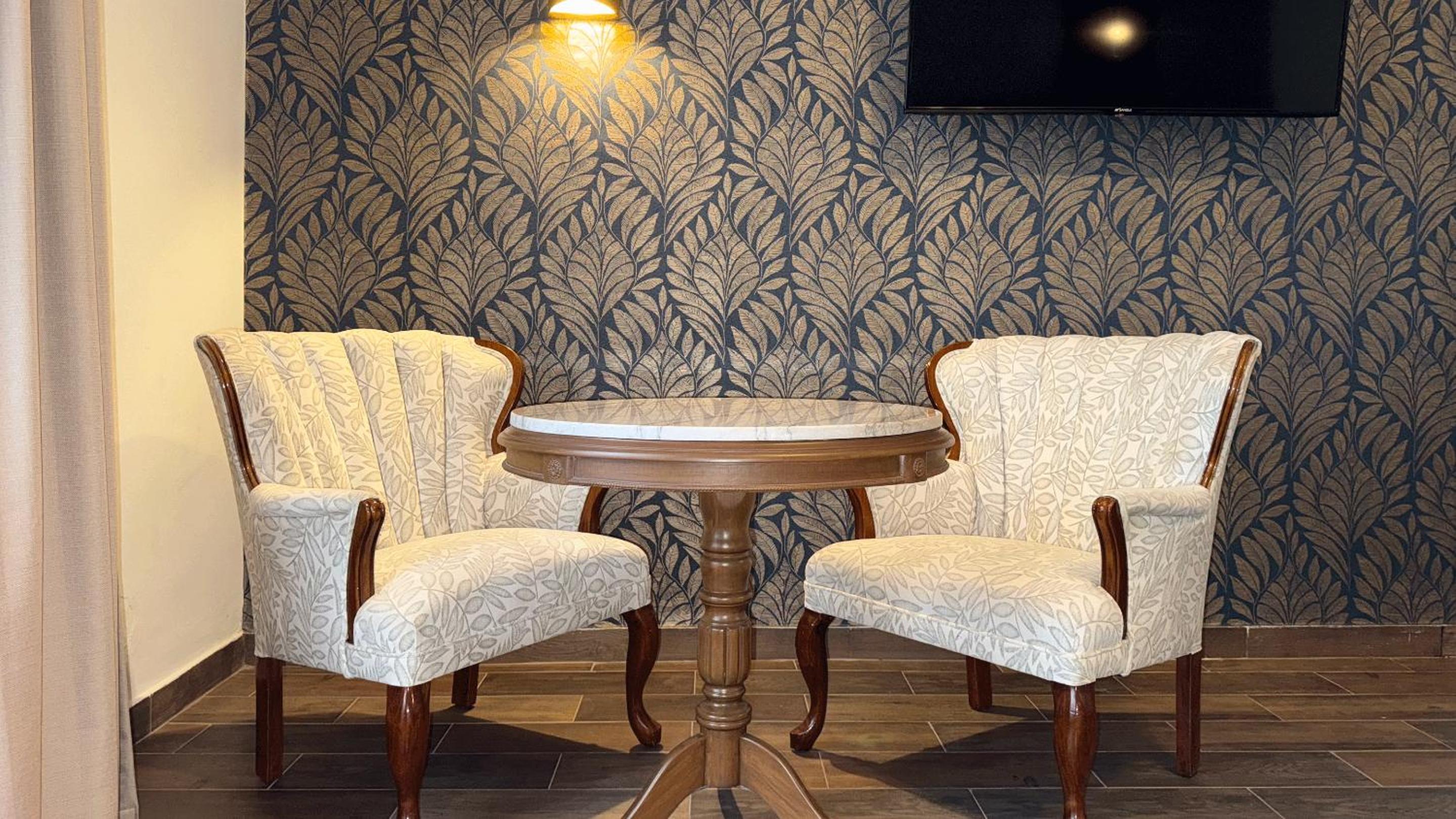 Suite with City View - Photo 11