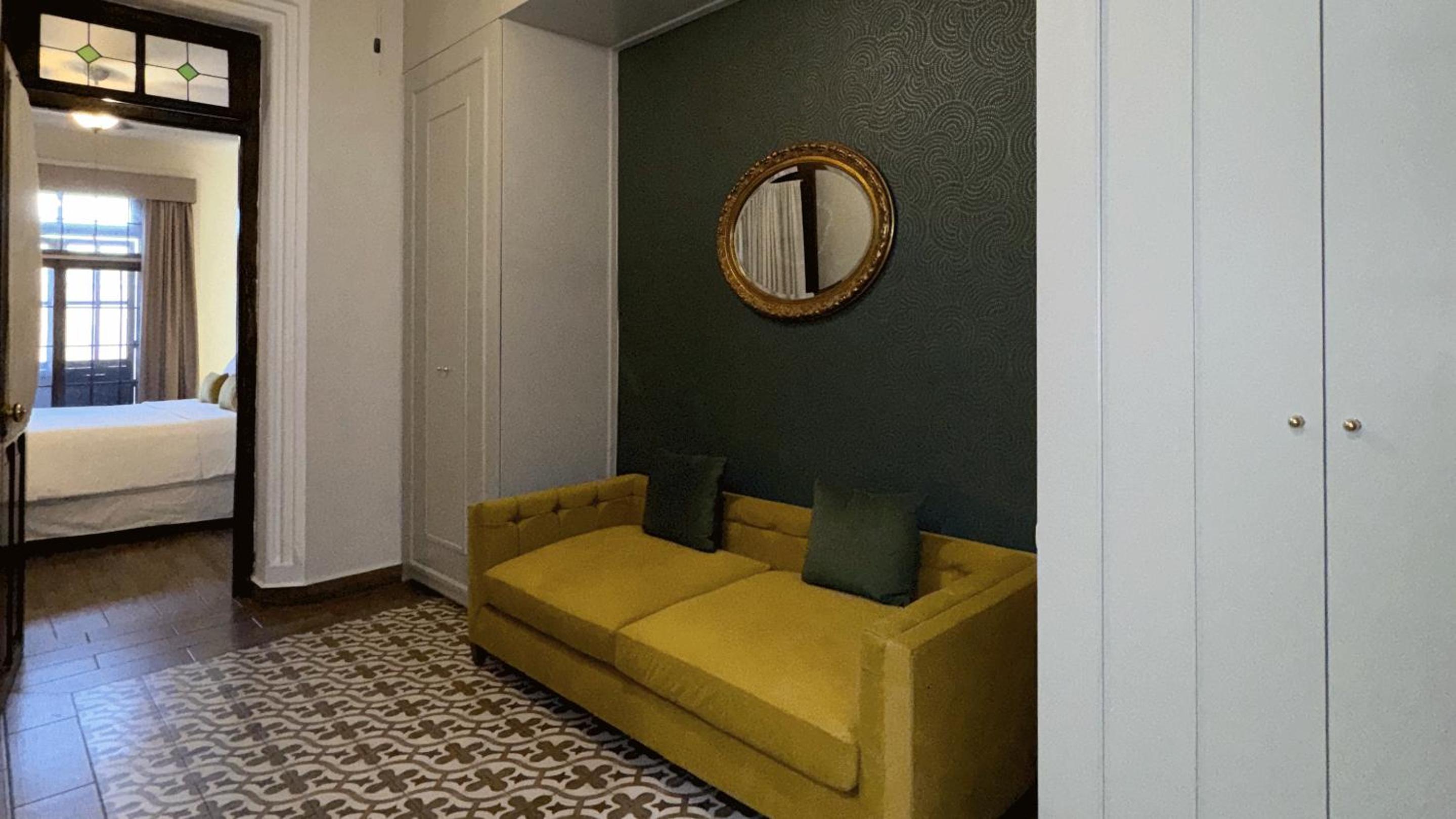 Suite with City View - Photo 4