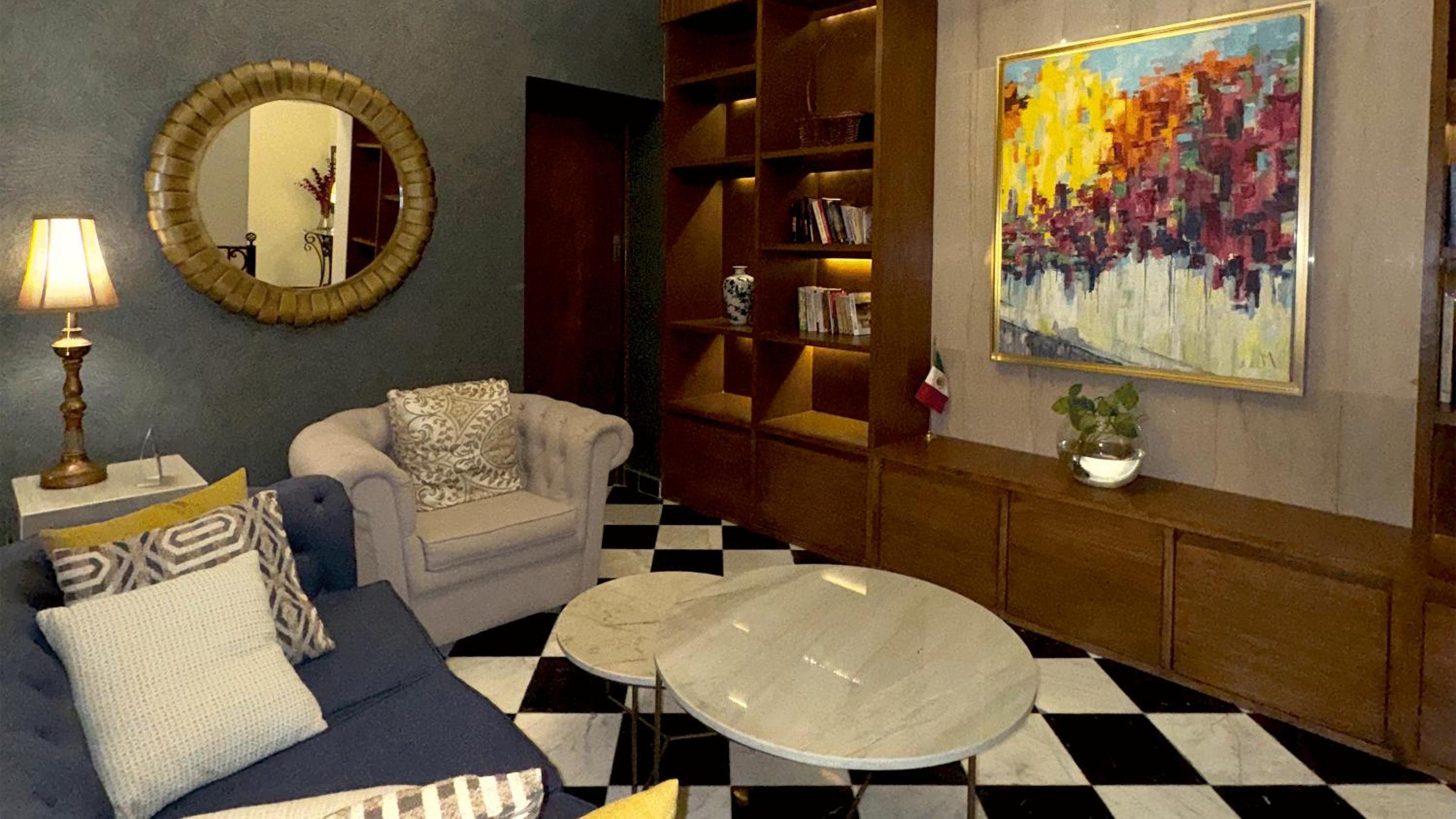 Suite with City View - Photo 6