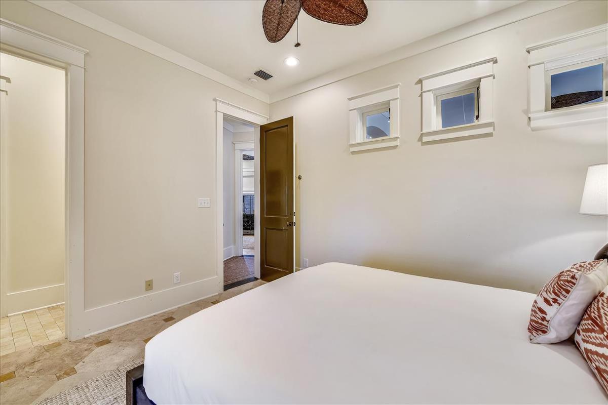 Four-Bedroom Holiday Home photo 2