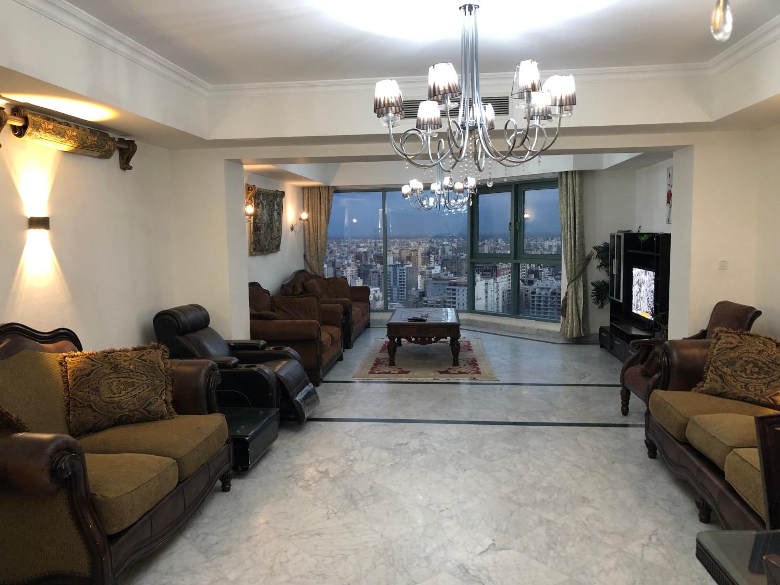 Four-Bedroom Luxury Apartment photo 1