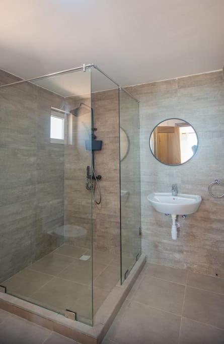 One-Bedroom House photo 2