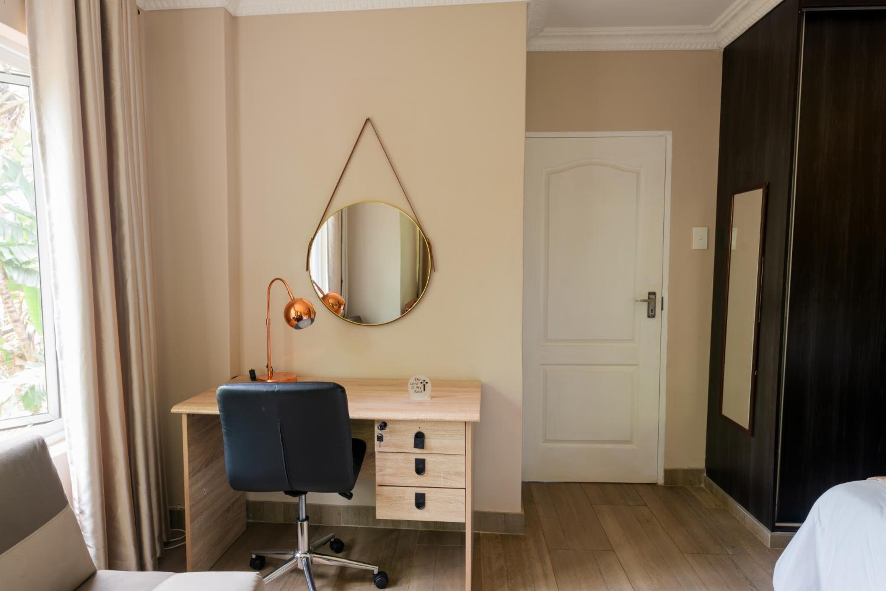 Apartment with Sea View - Photo 18