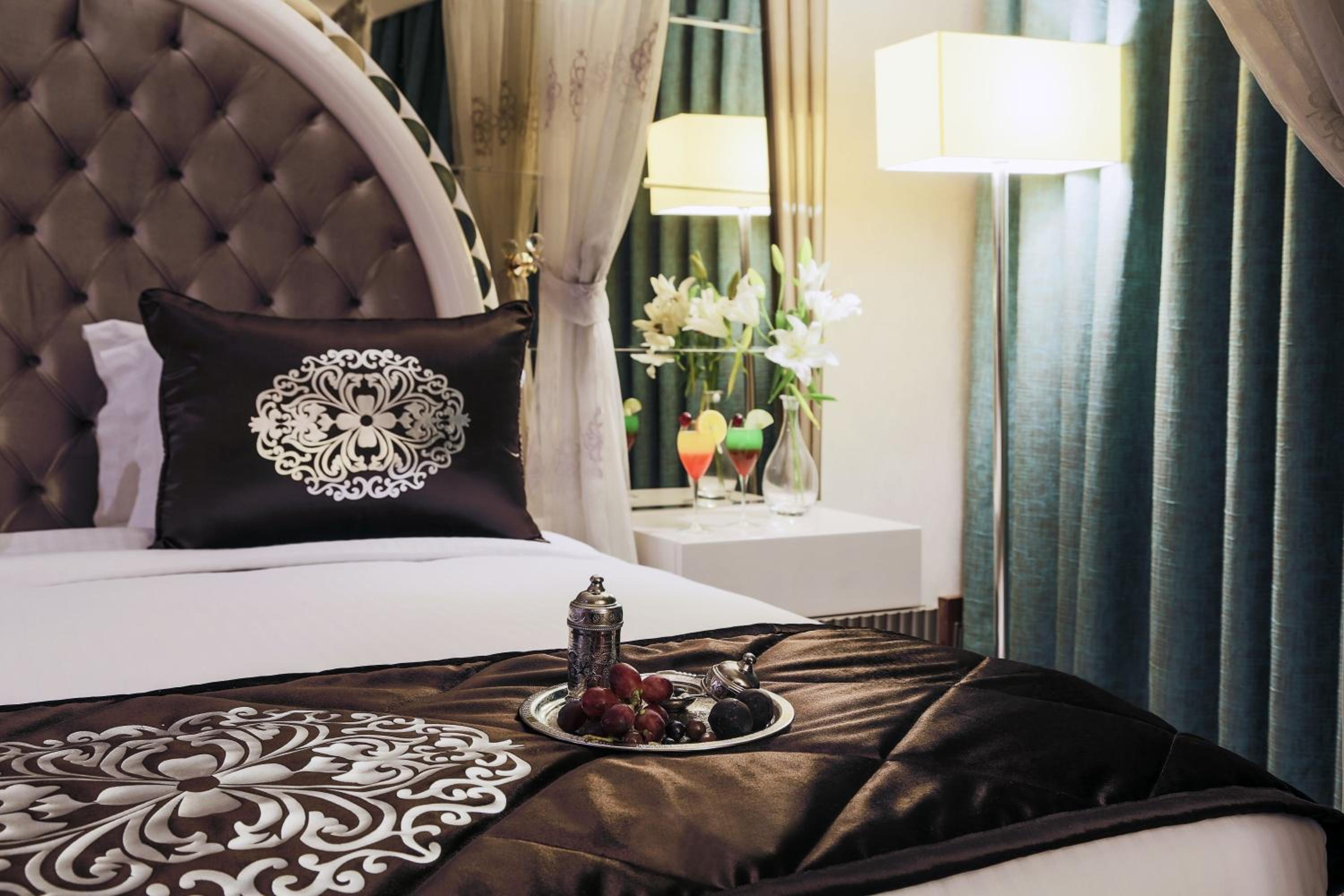 King Suite with Spa Bath - Photo 5