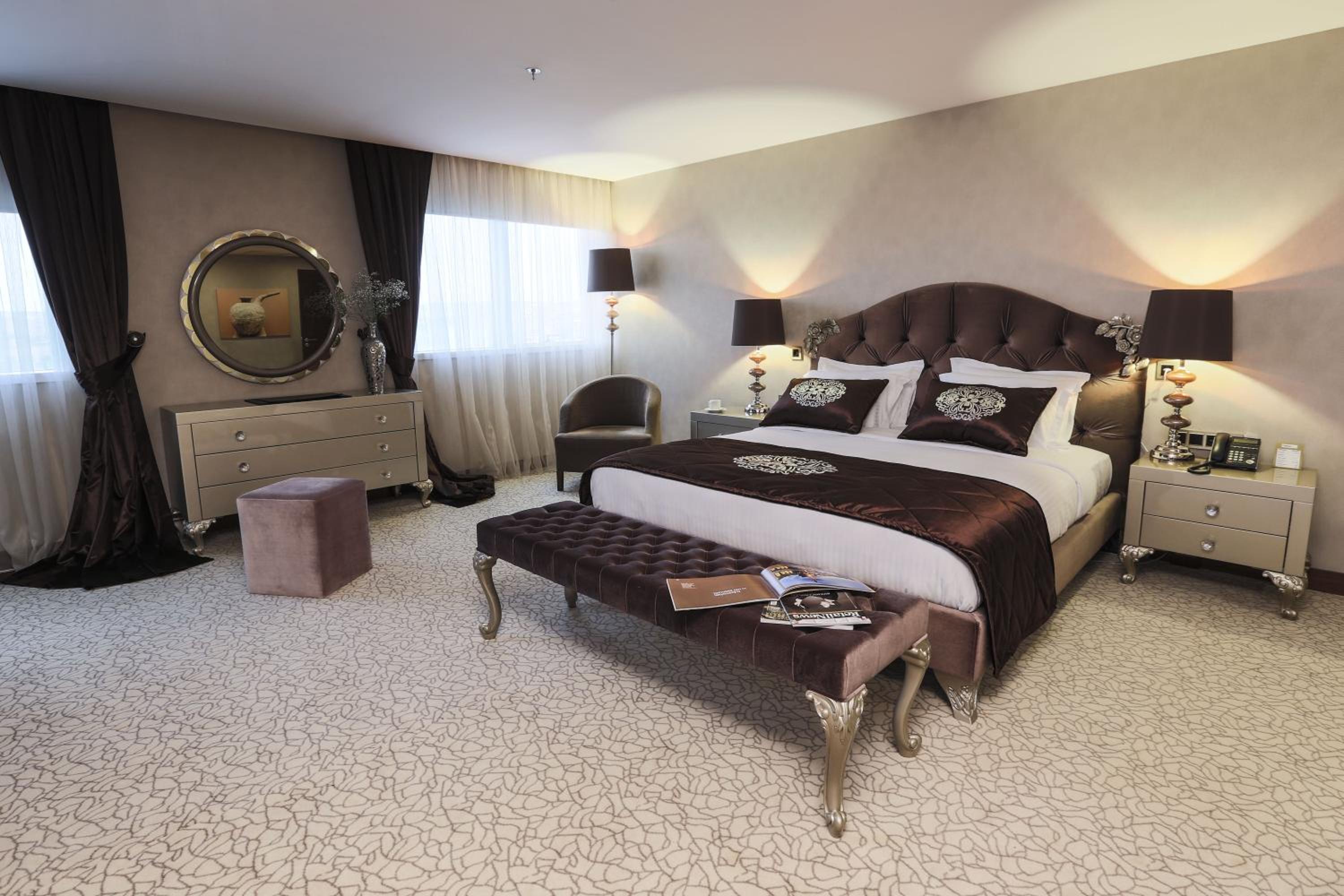 King Suite with Spa Bath - Photo 6