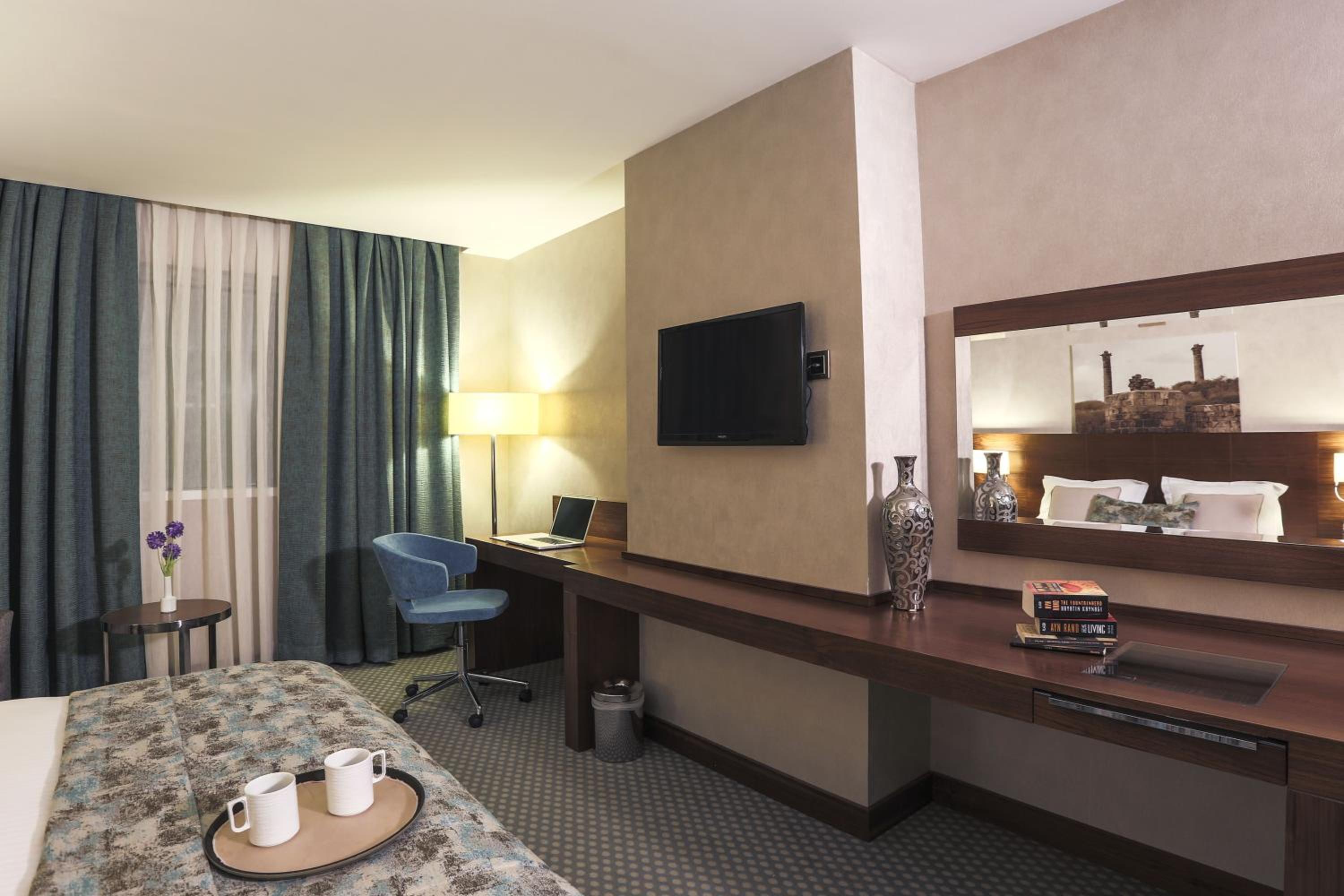 Standard Double Room - Photo 8