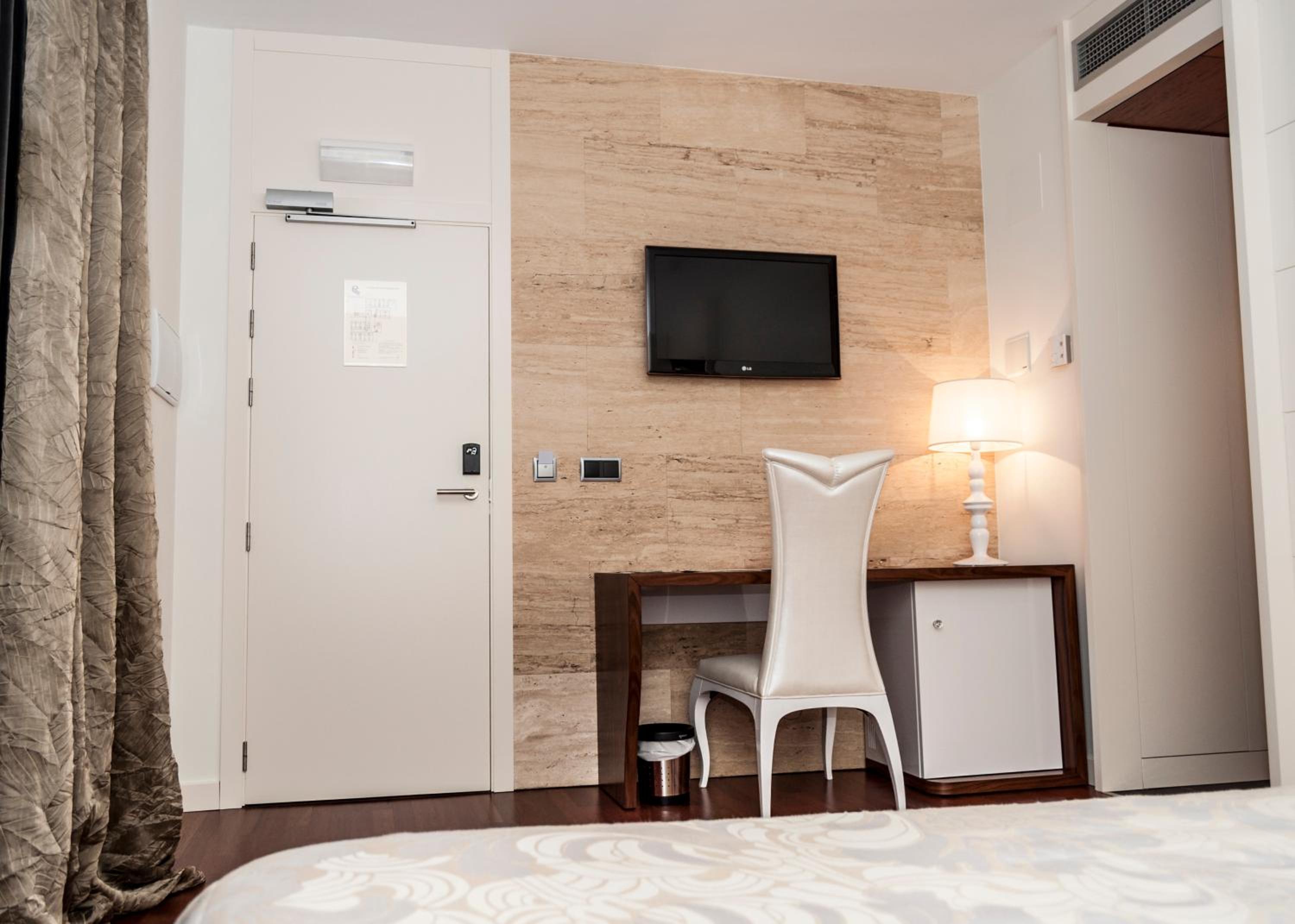Superior Double Room - Photo 8