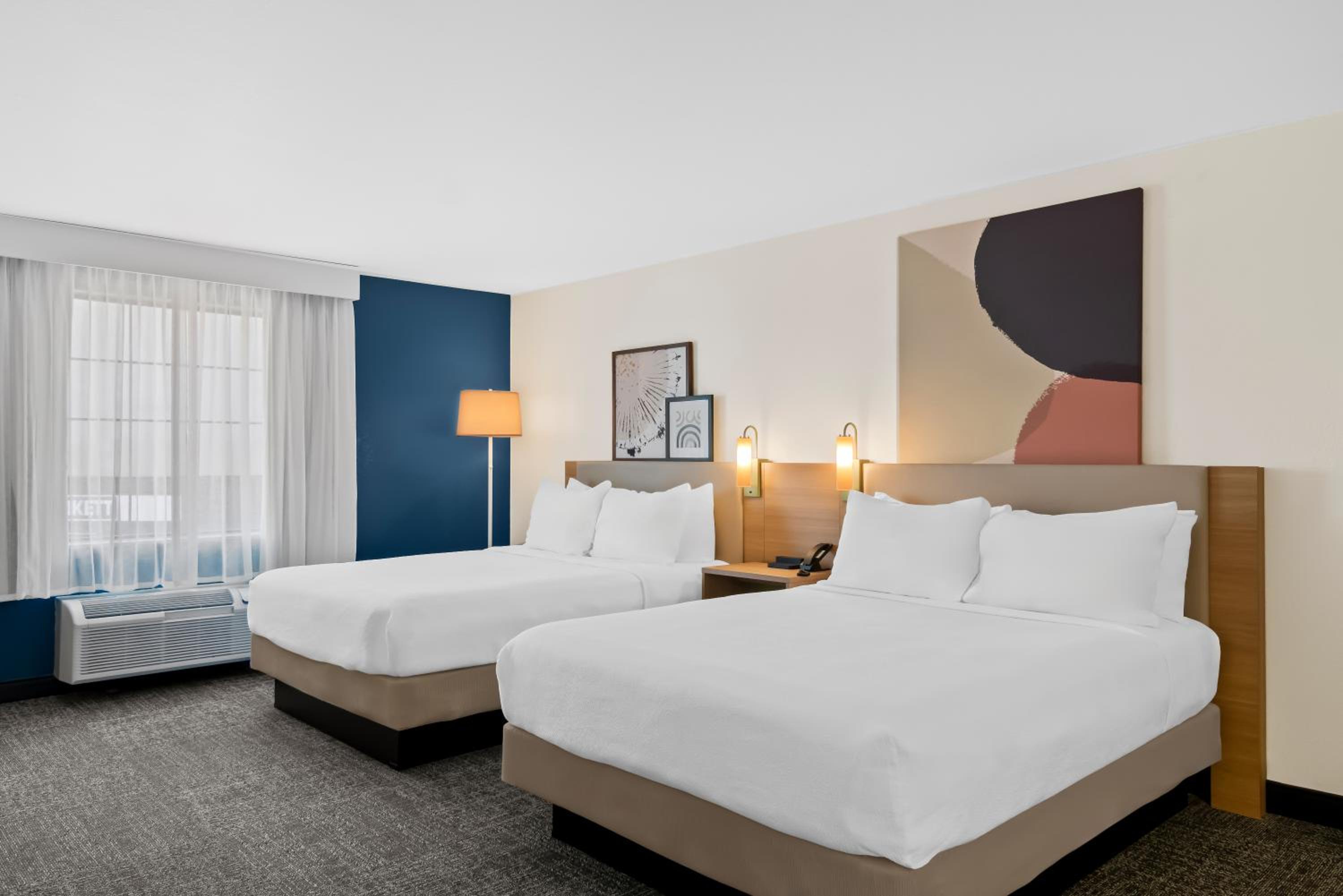 Queen Room with Two Queen Beds photo 1