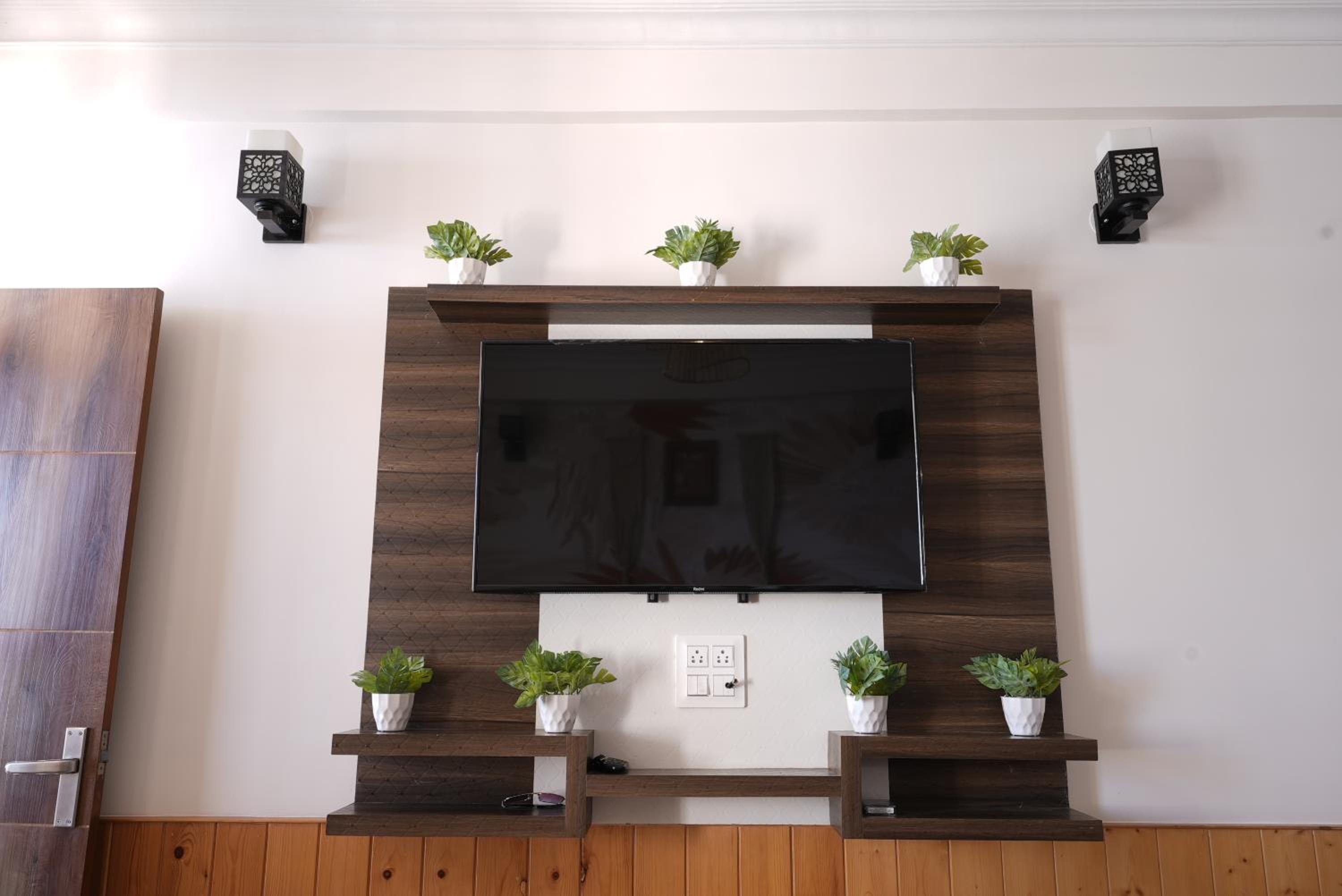 Two-Bedroom Apartment With Mountain View photo 3