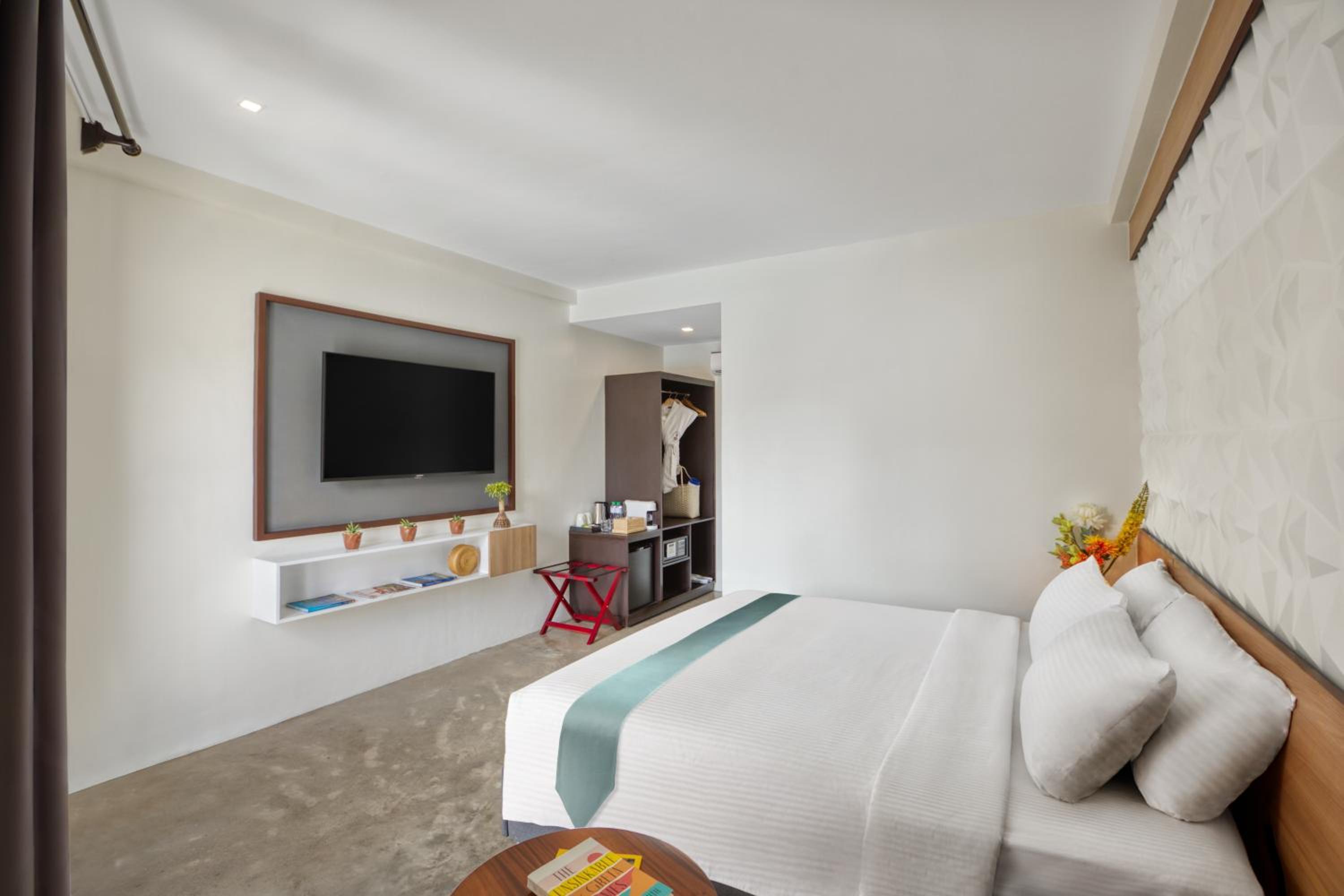 Deluxe Room with Pool View