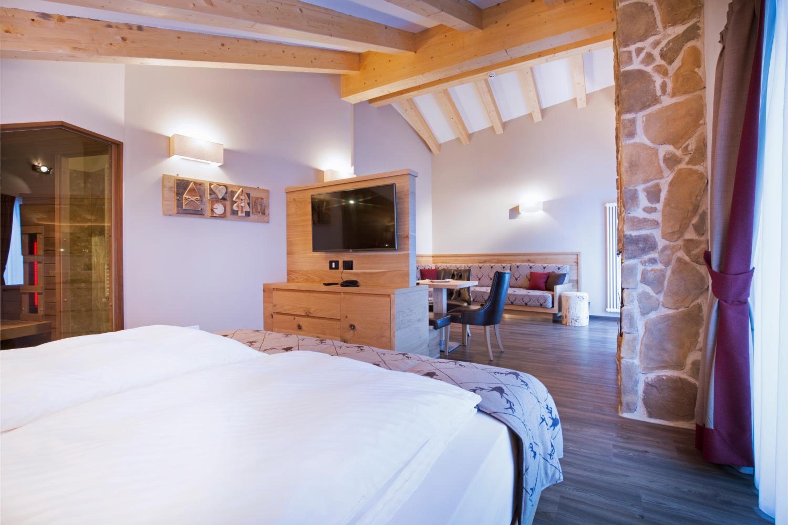 Superior Suite with Private Sauna photo 3