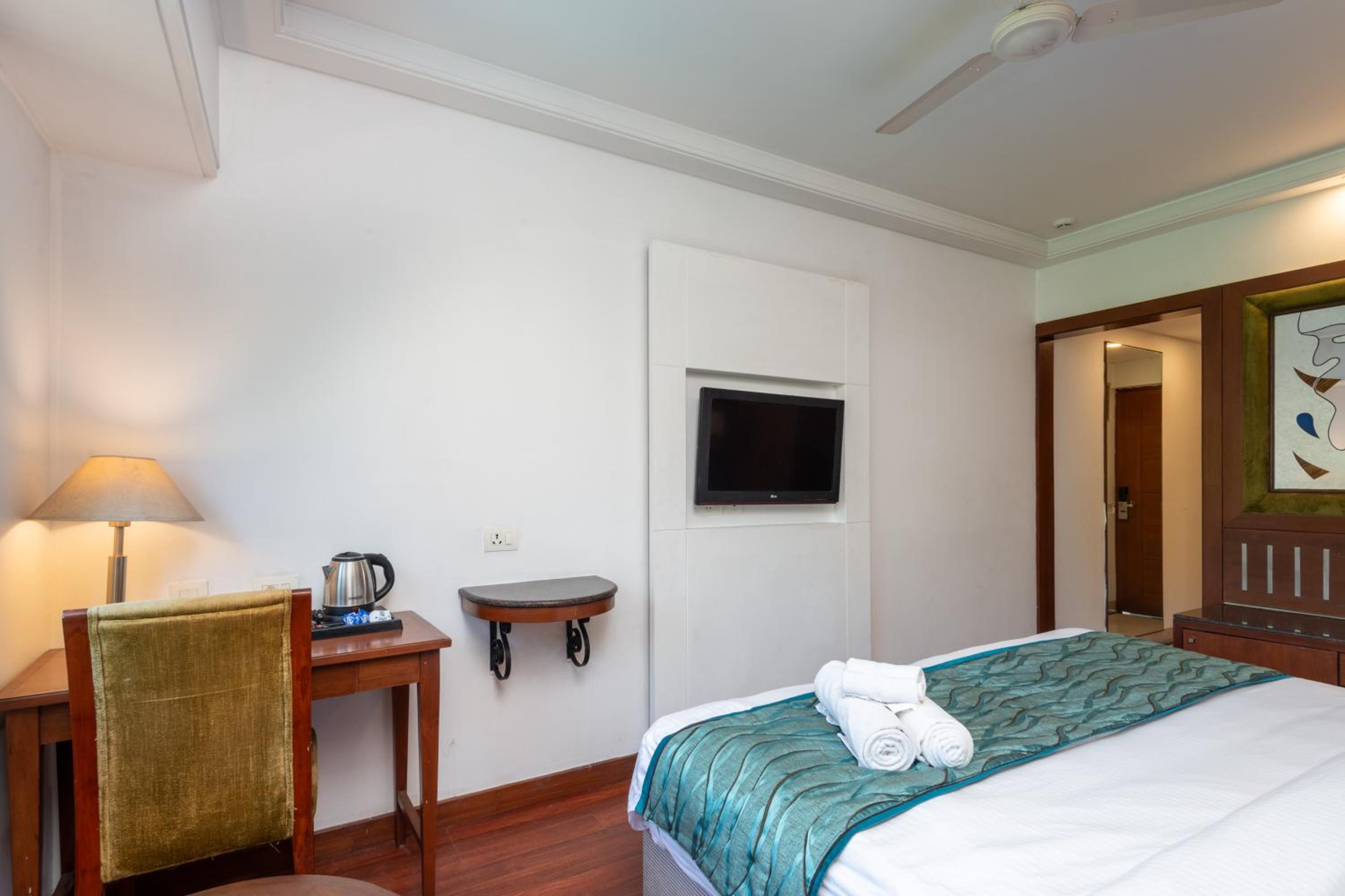 Budget Double Room photo 3
