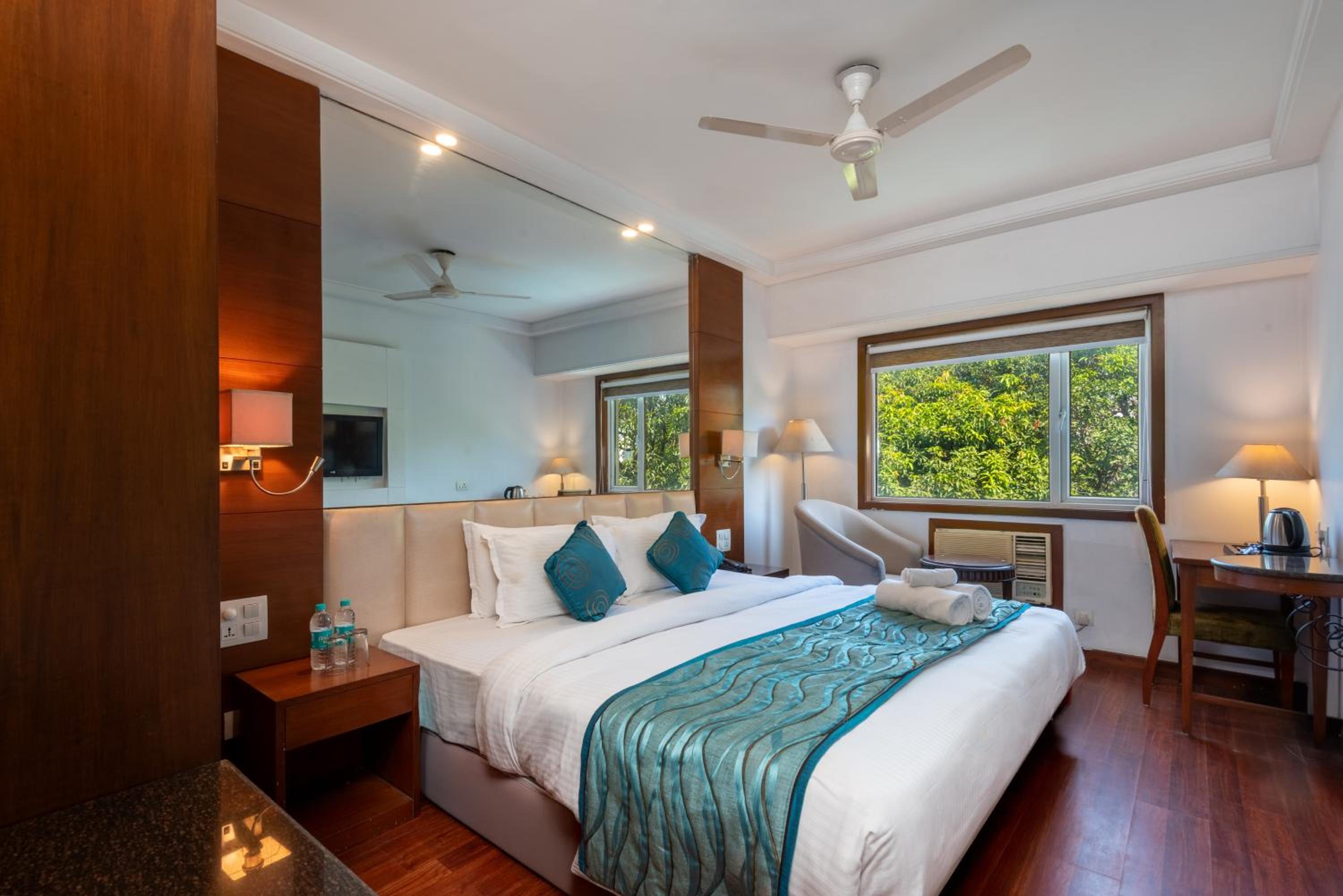 Deluxe King Room photo 3