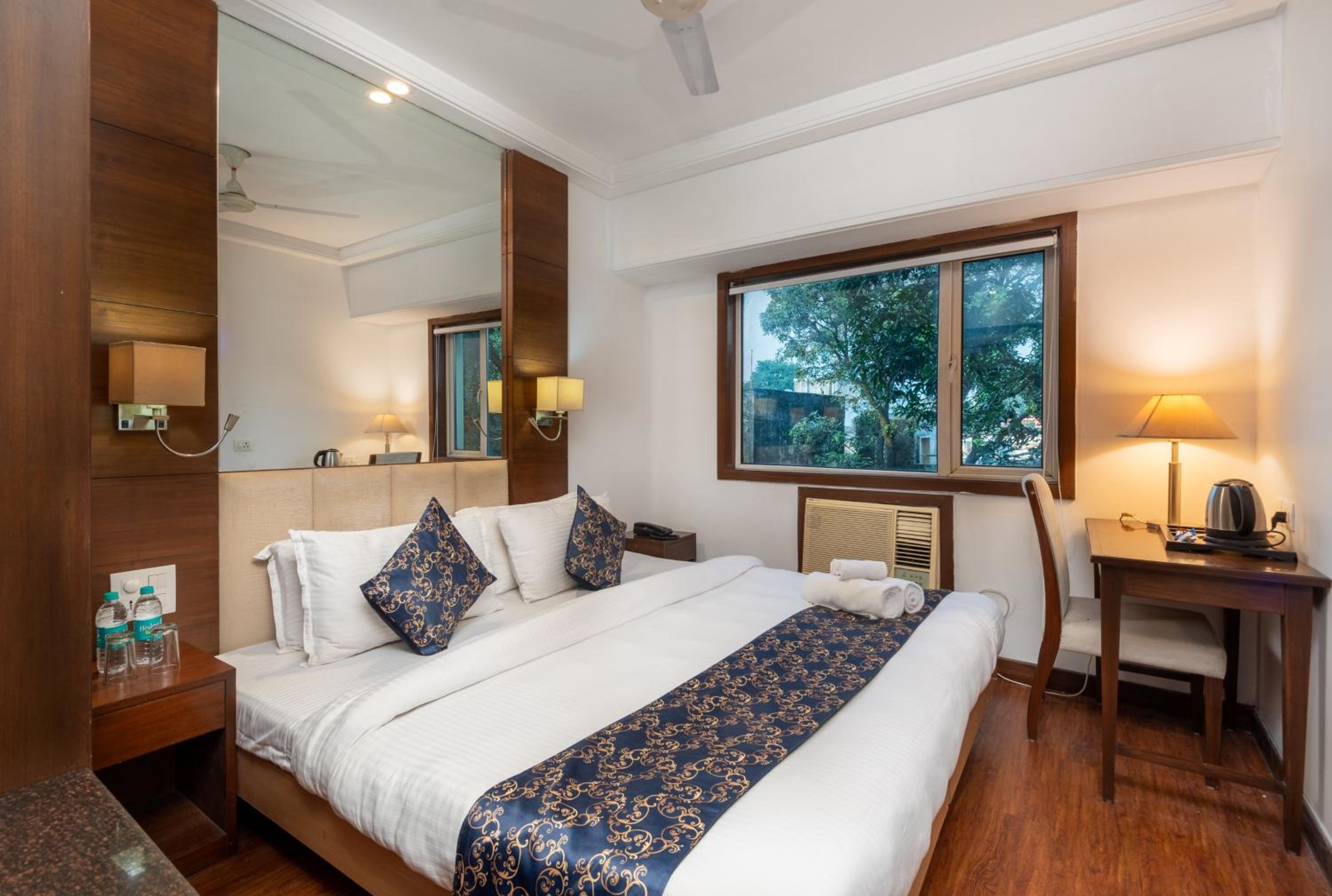 Deluxe King Room photo 2