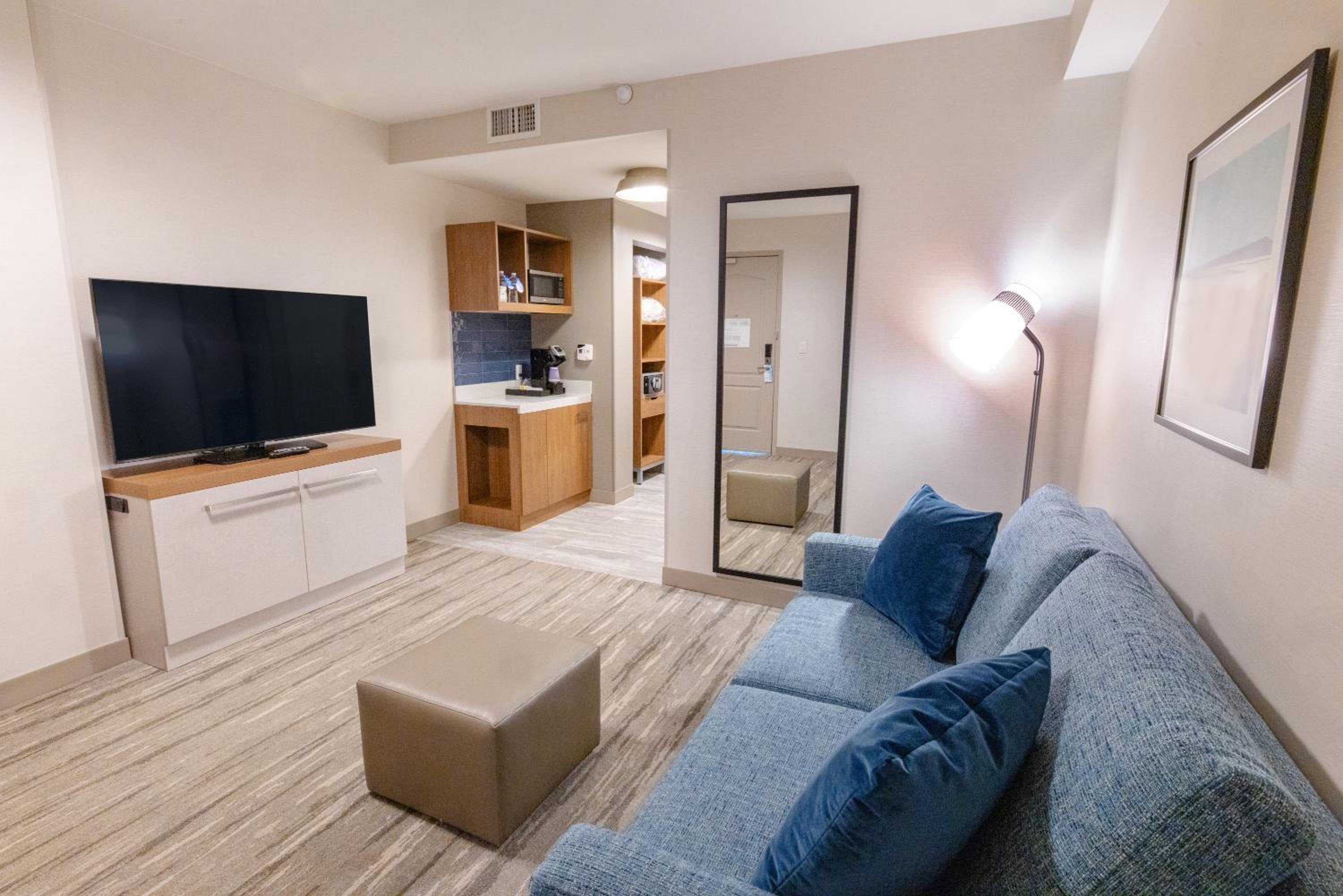 Junior King Suite with Sofa Bed - Photo 13