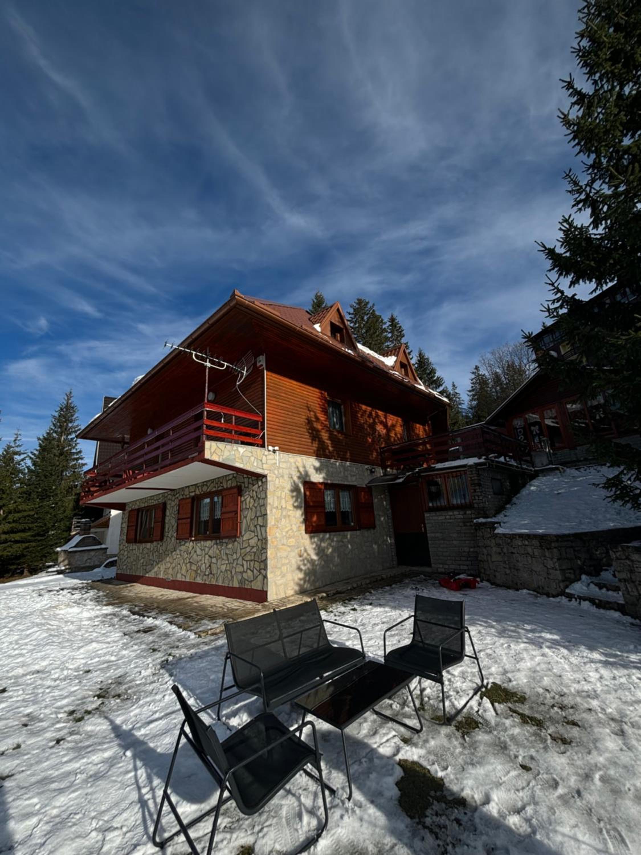 Two-Bedroom Apartment with Mountain View photo 2
