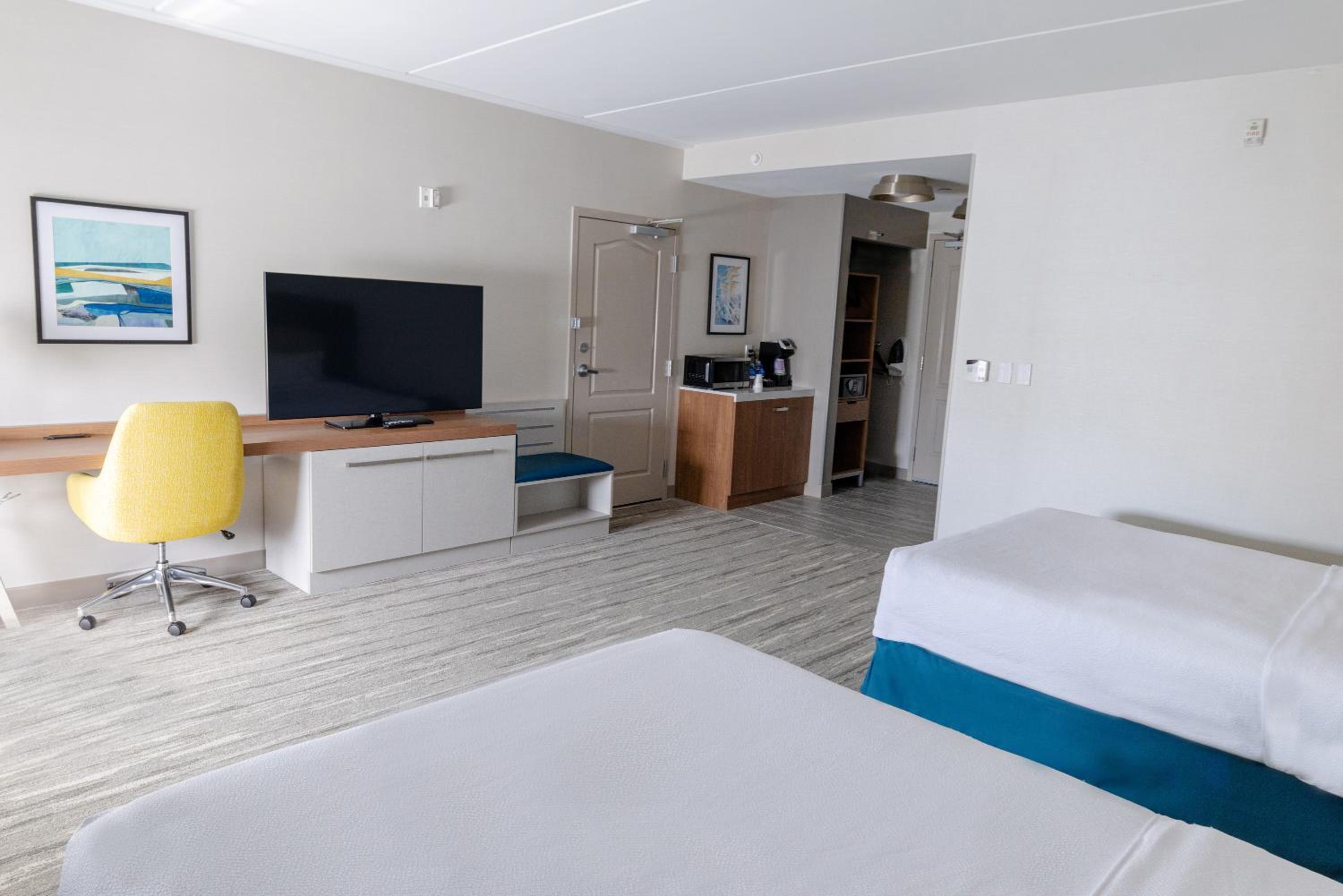 Queen Room with Two Queen Beds - Mobility and Hearing Access - Photo 6