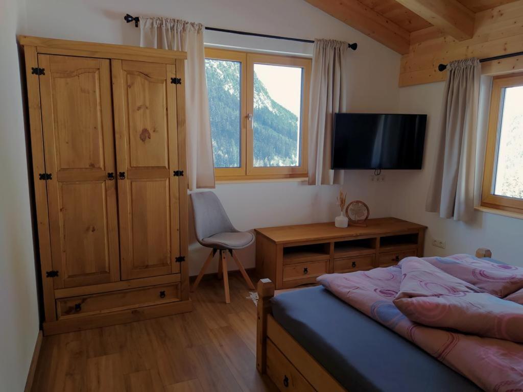 Double or Twin Room with Mountain View photo 2