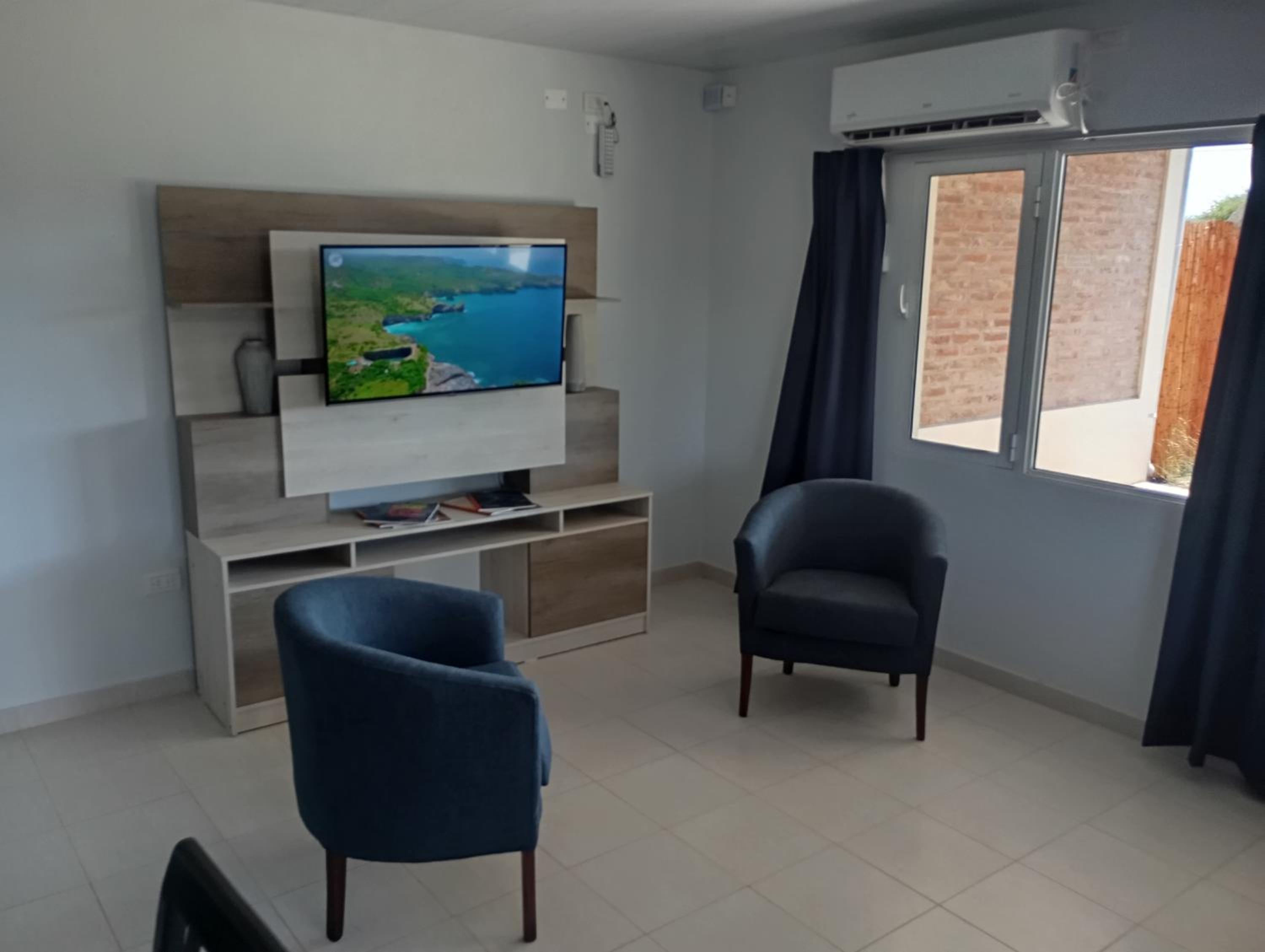 One-Bedroom House photo 1