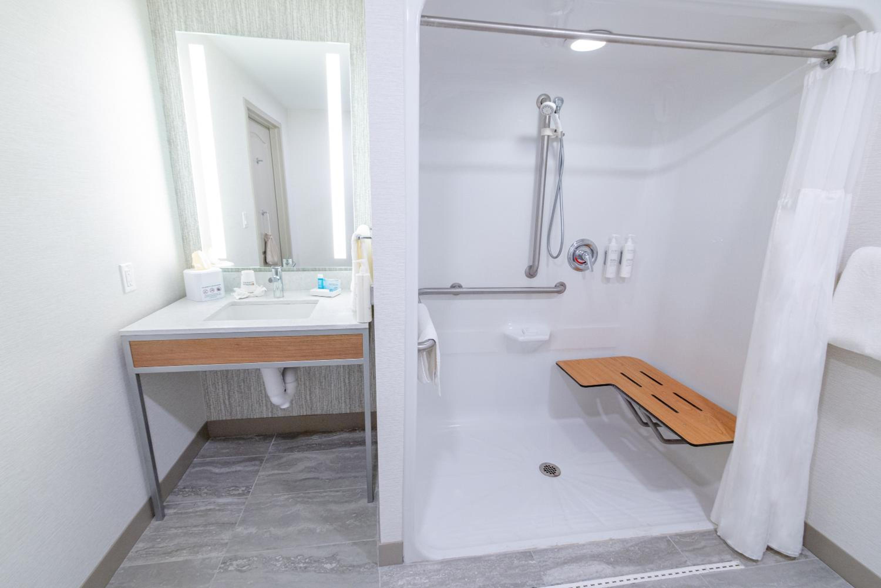 Queen Room with Two Queen Beds - Mobility and Hearing Access - Photo 12