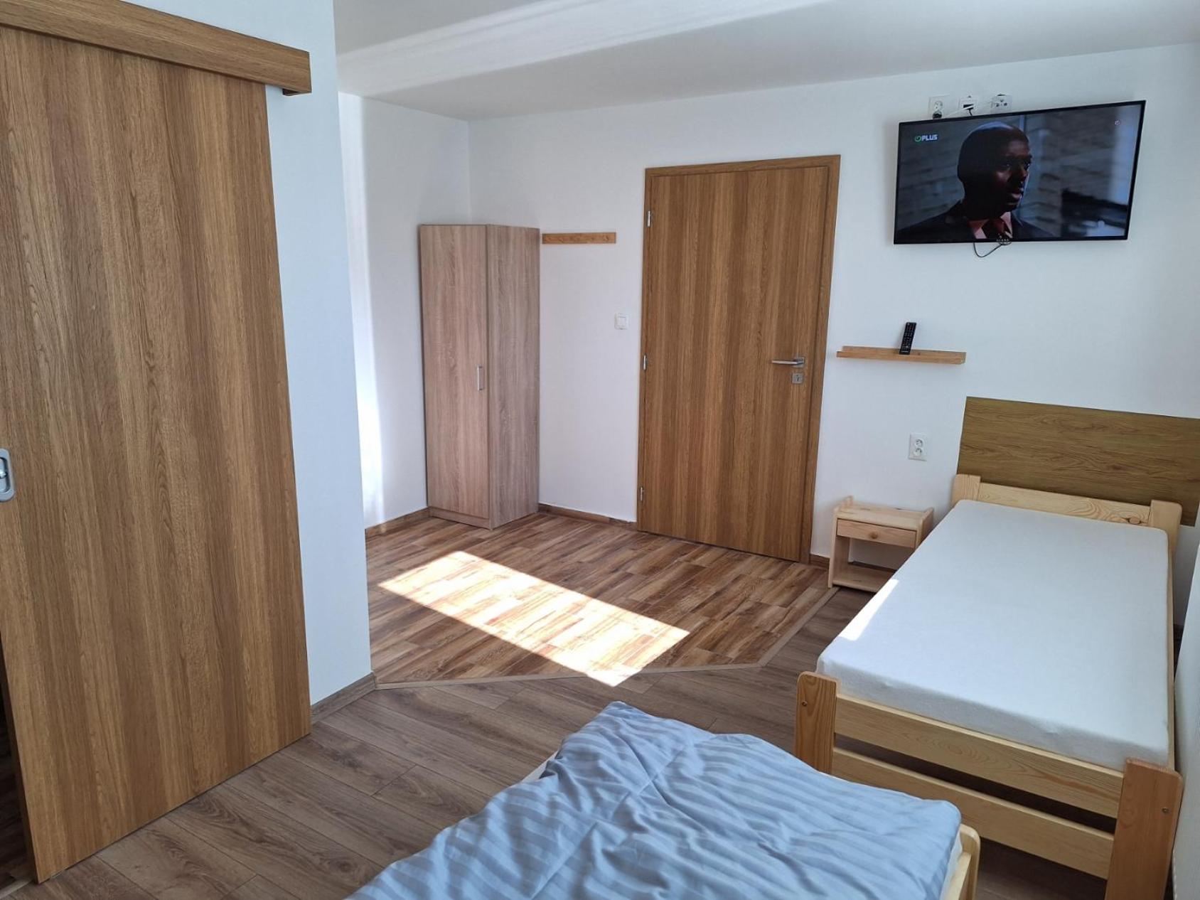 Twin Room with Extra Bed photo 1