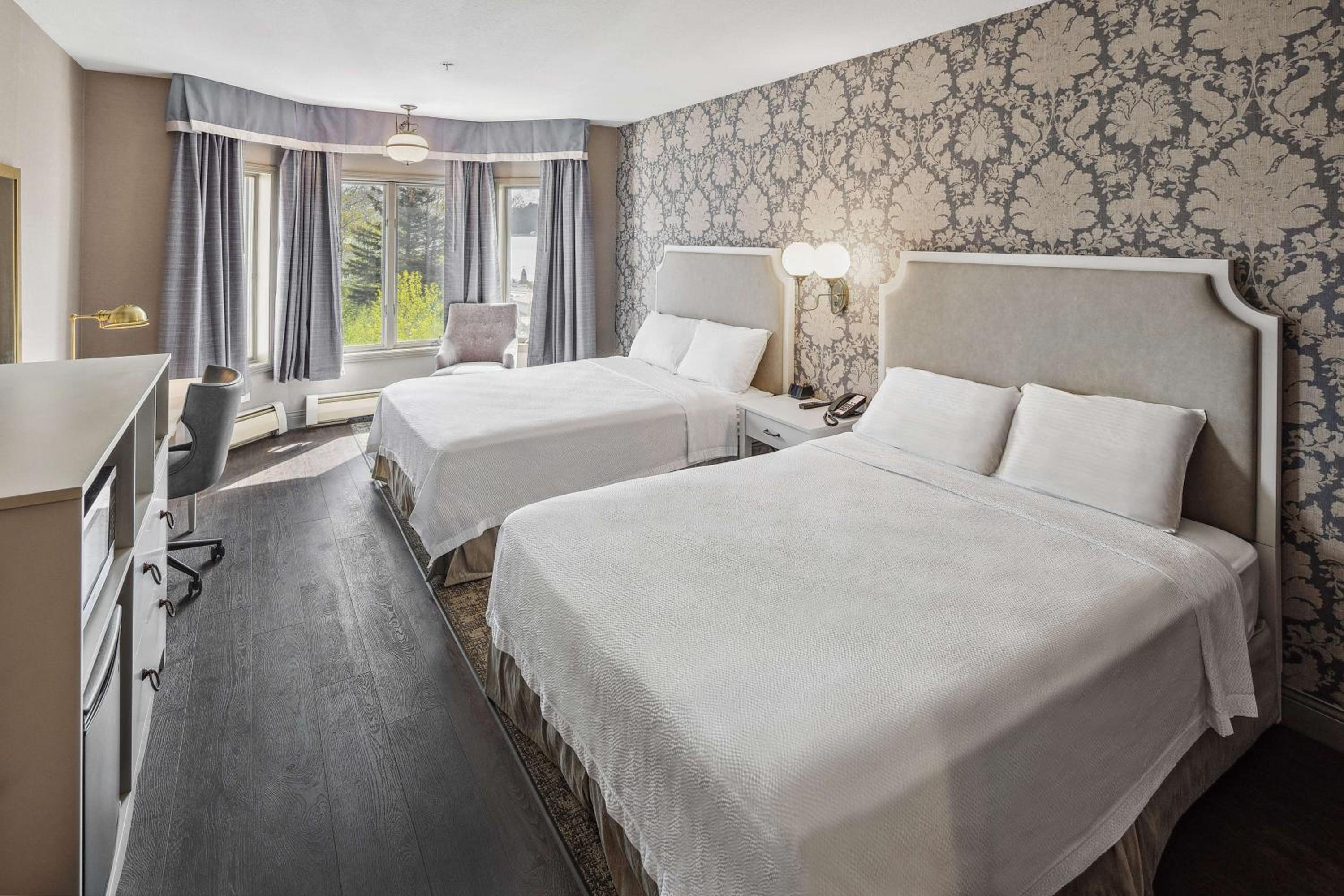 Deluxe Queen Room with Two Queen Beds - Photo 3