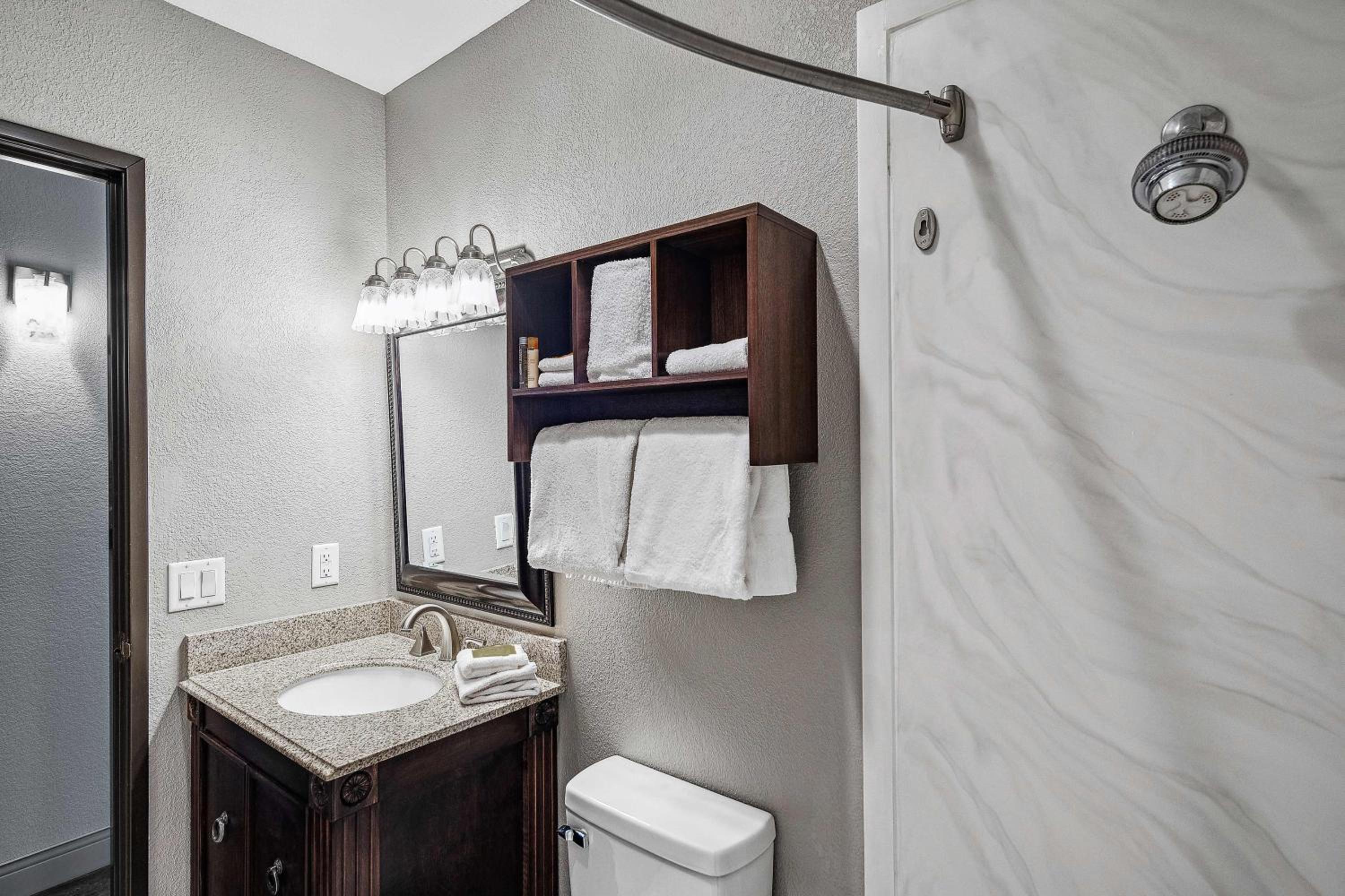 Deluxe Queen Room with Two Queen Beds - Photo 2