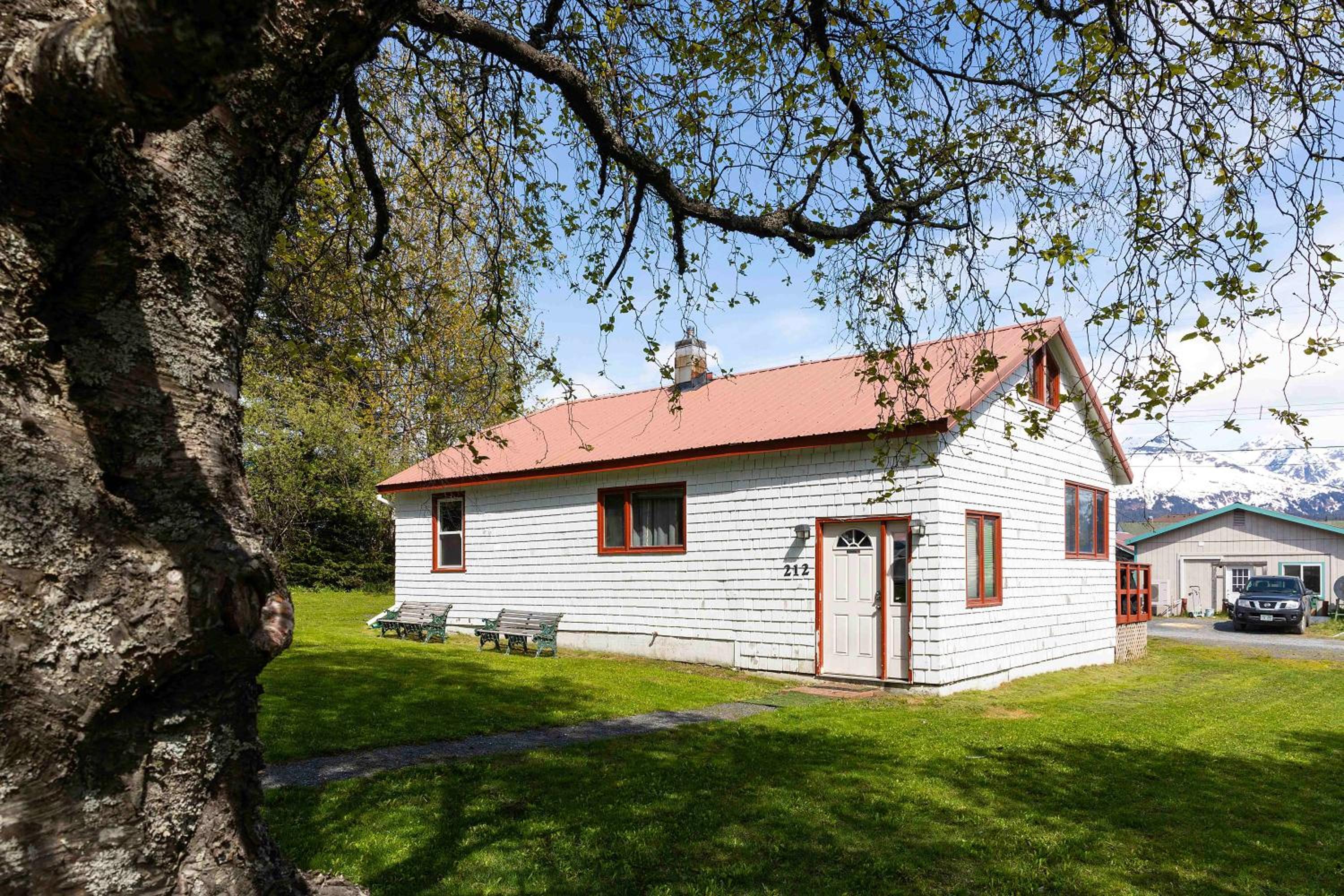 Three-Bedroom House photo 3