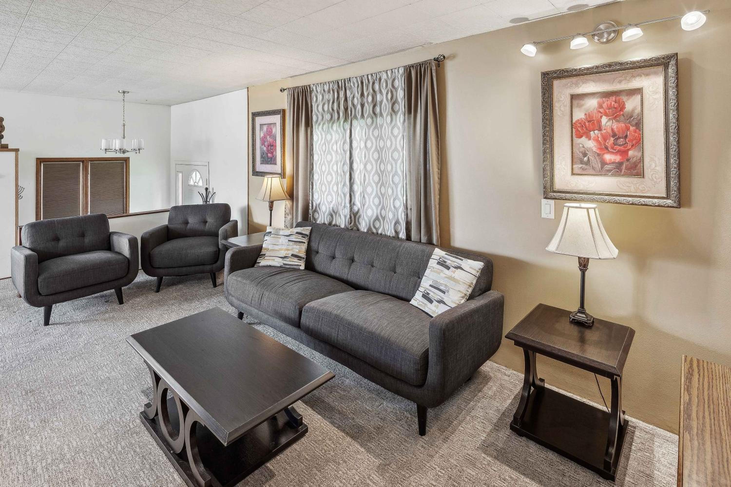 Three-Bedroom House photo 1